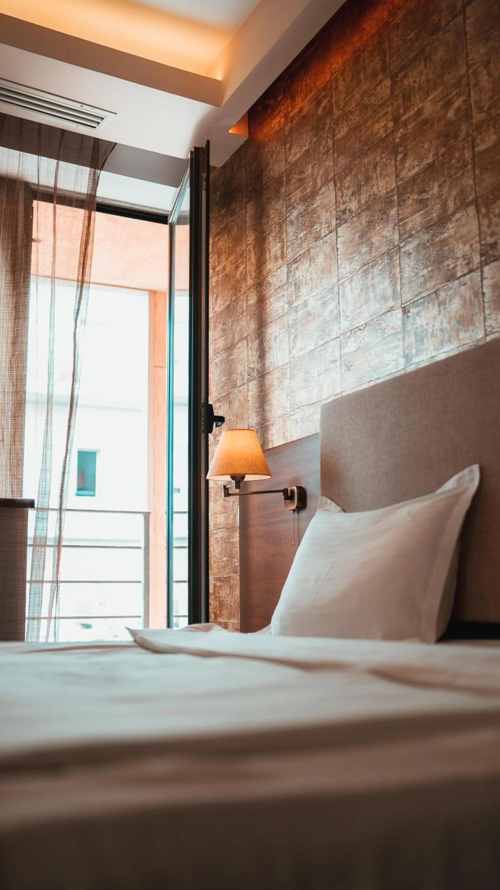 Bedroom, Bed in Hotel Yesterday