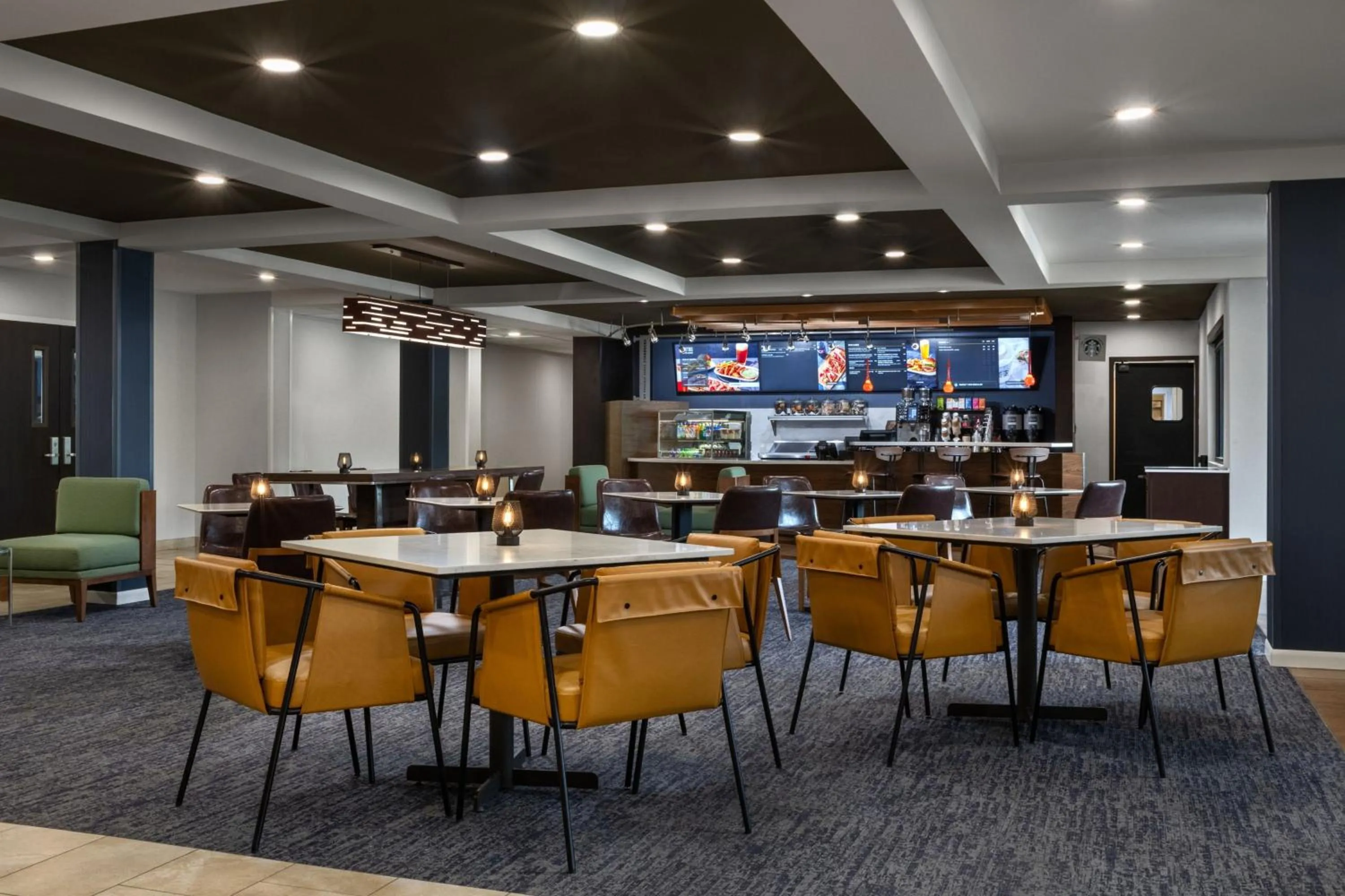 Restaurant/places to eat in Courtyard by Marriott Anchorage Airport