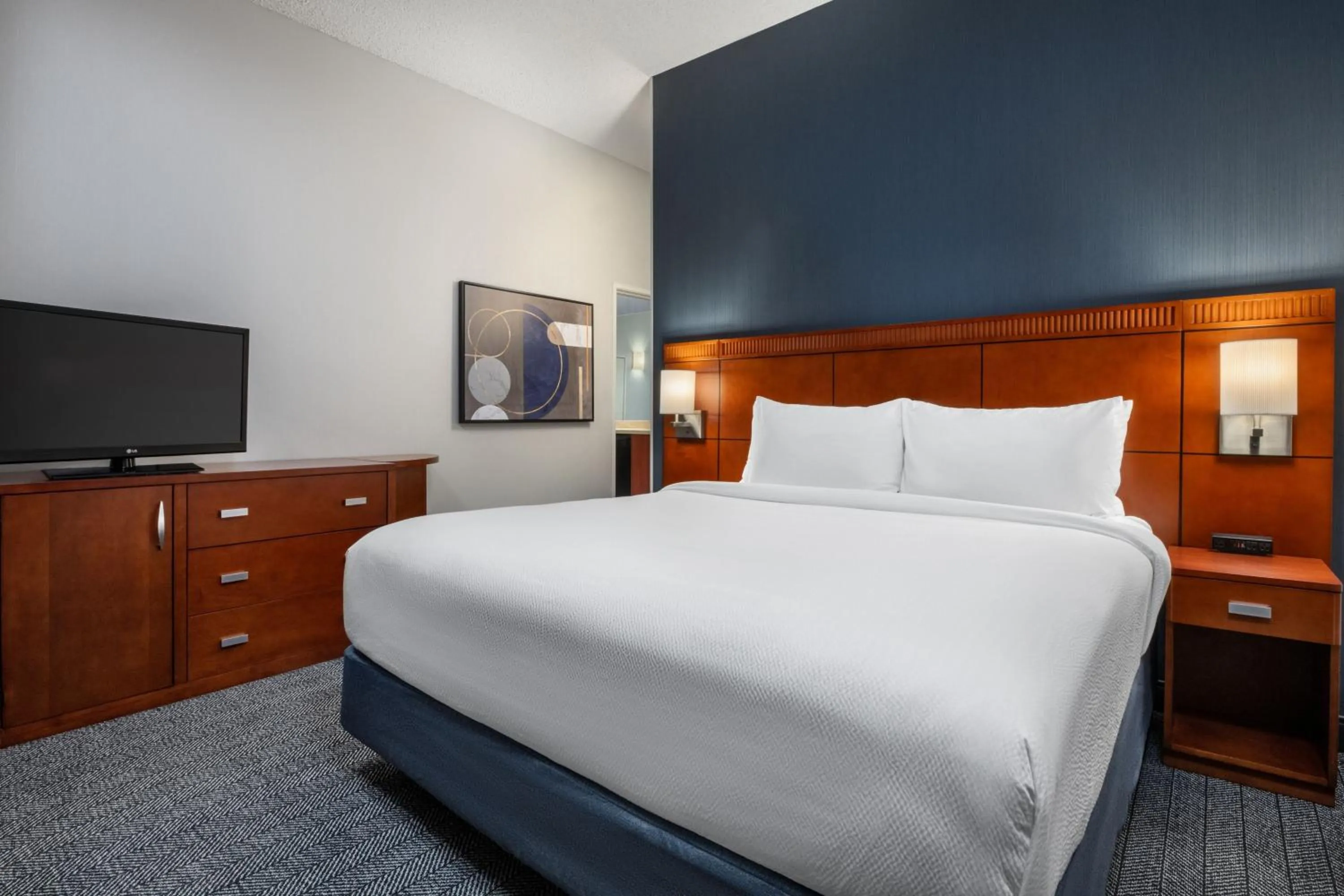 Photo of the whole room, Bed in Courtyard by Marriott Anchorage Airport