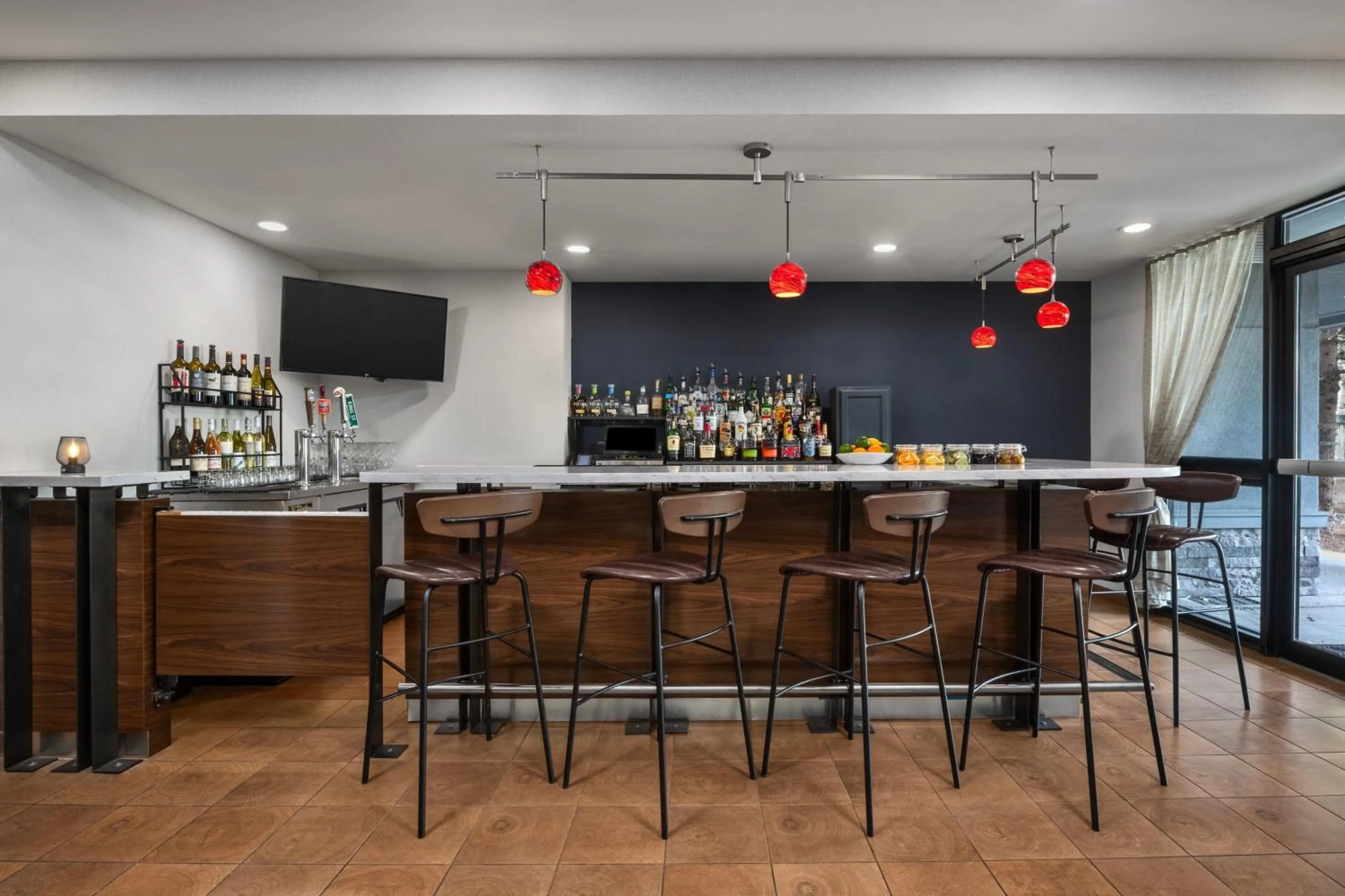 Lounge or bar in Courtyard by Marriott Anchorage Airport