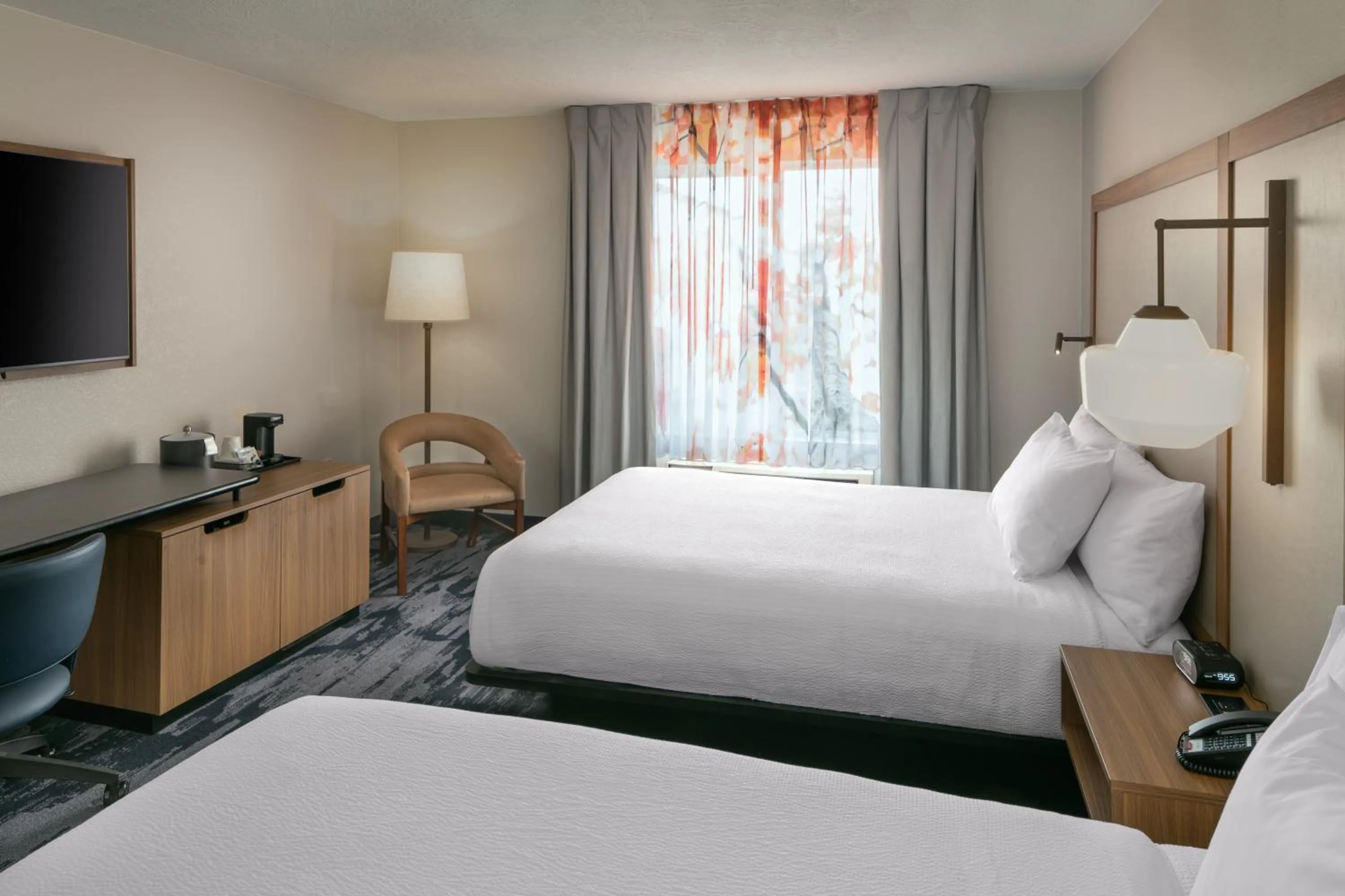 Bed in Fairfield Inn & Suites by Marriott Anchorage Midtown