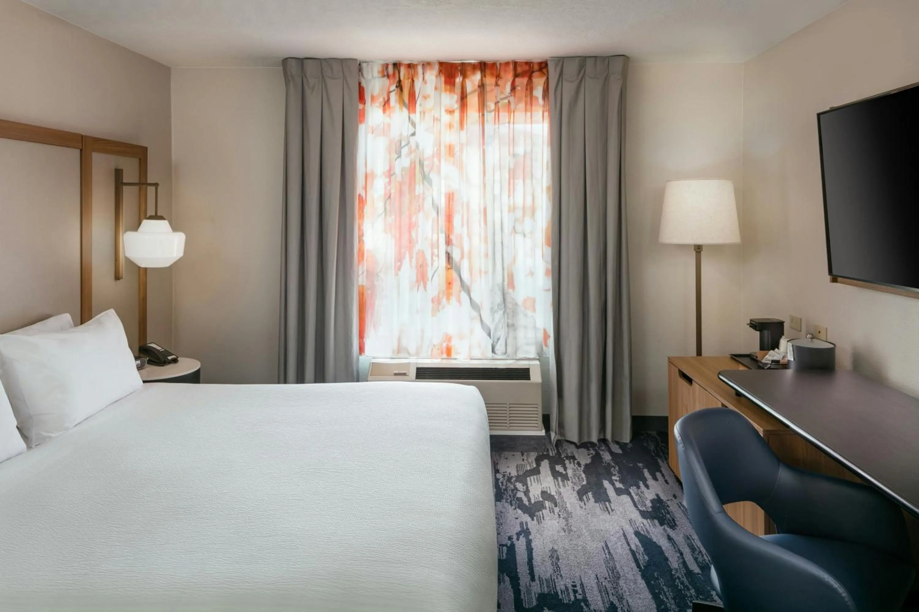 Photo of the whole room, Bed in Fairfield Inn & Suites by Marriott Anchorage Midtown