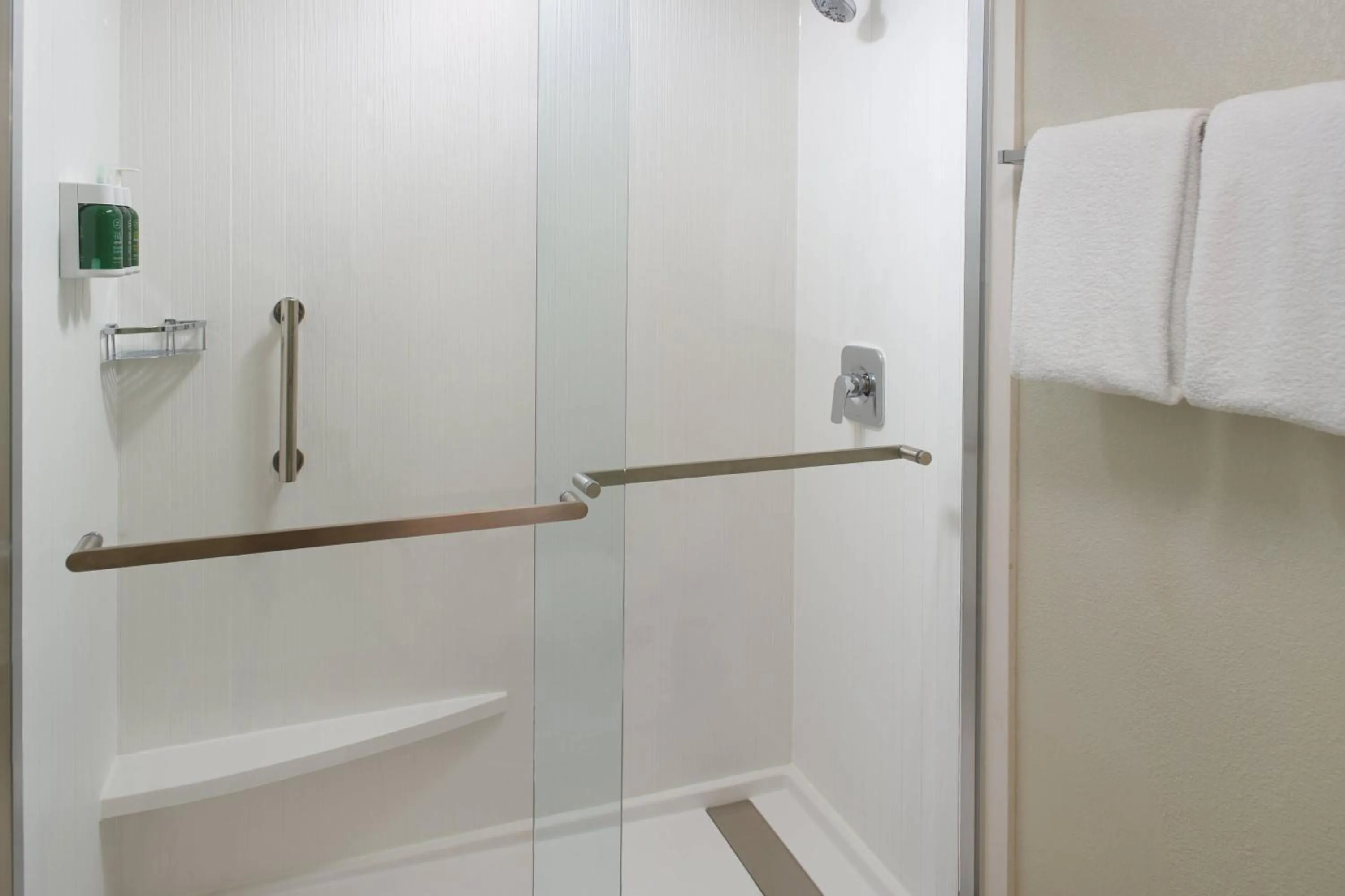 Bathroom in Courtyard by Marriott Atlanta Airport South/Sullivan Road