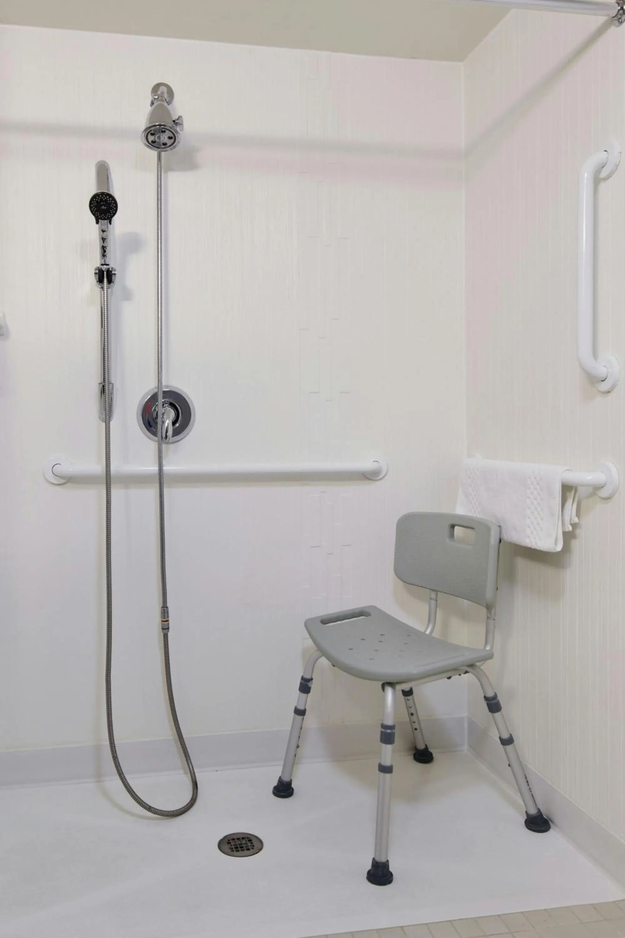 Bathroom in Courtyard by Marriott Ann Arbor