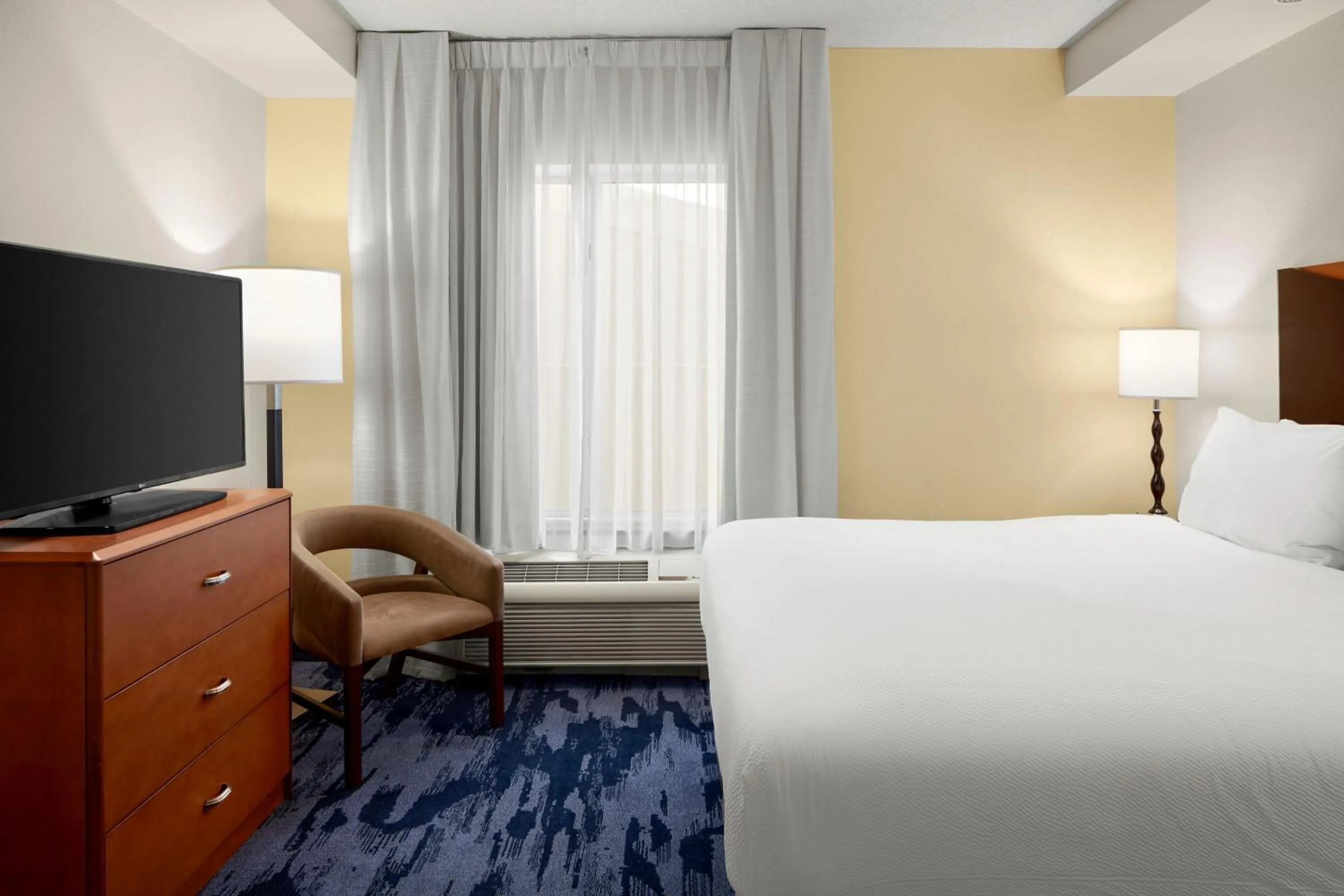 Photo of the whole room, Bed in Fairfield Inn & Suites Bedford