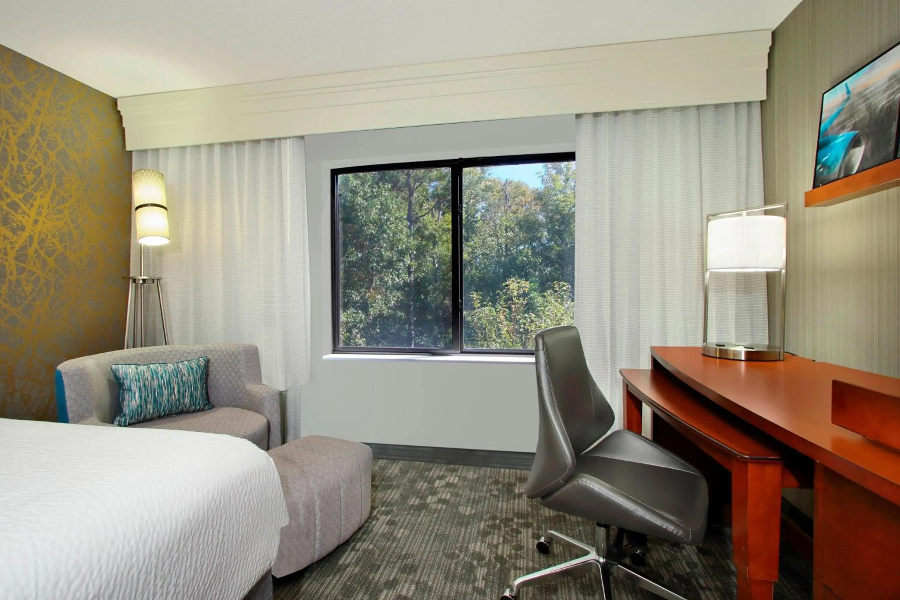 Photo of the whole room, Bed in Courtyard Atlanta Airport West