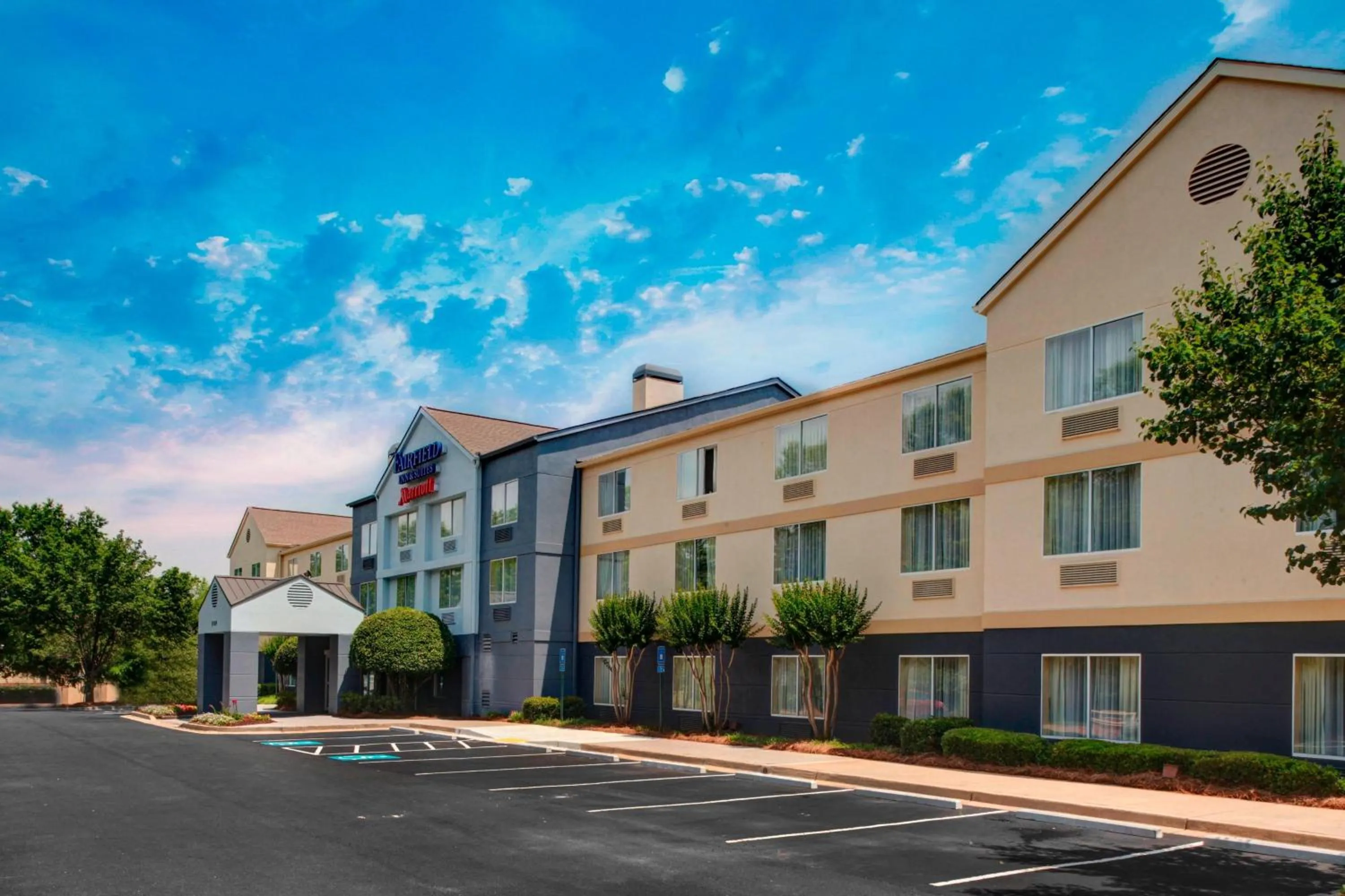 Property building in Fairfield Inn & Suites by Marriott Atlanta Alpharetta