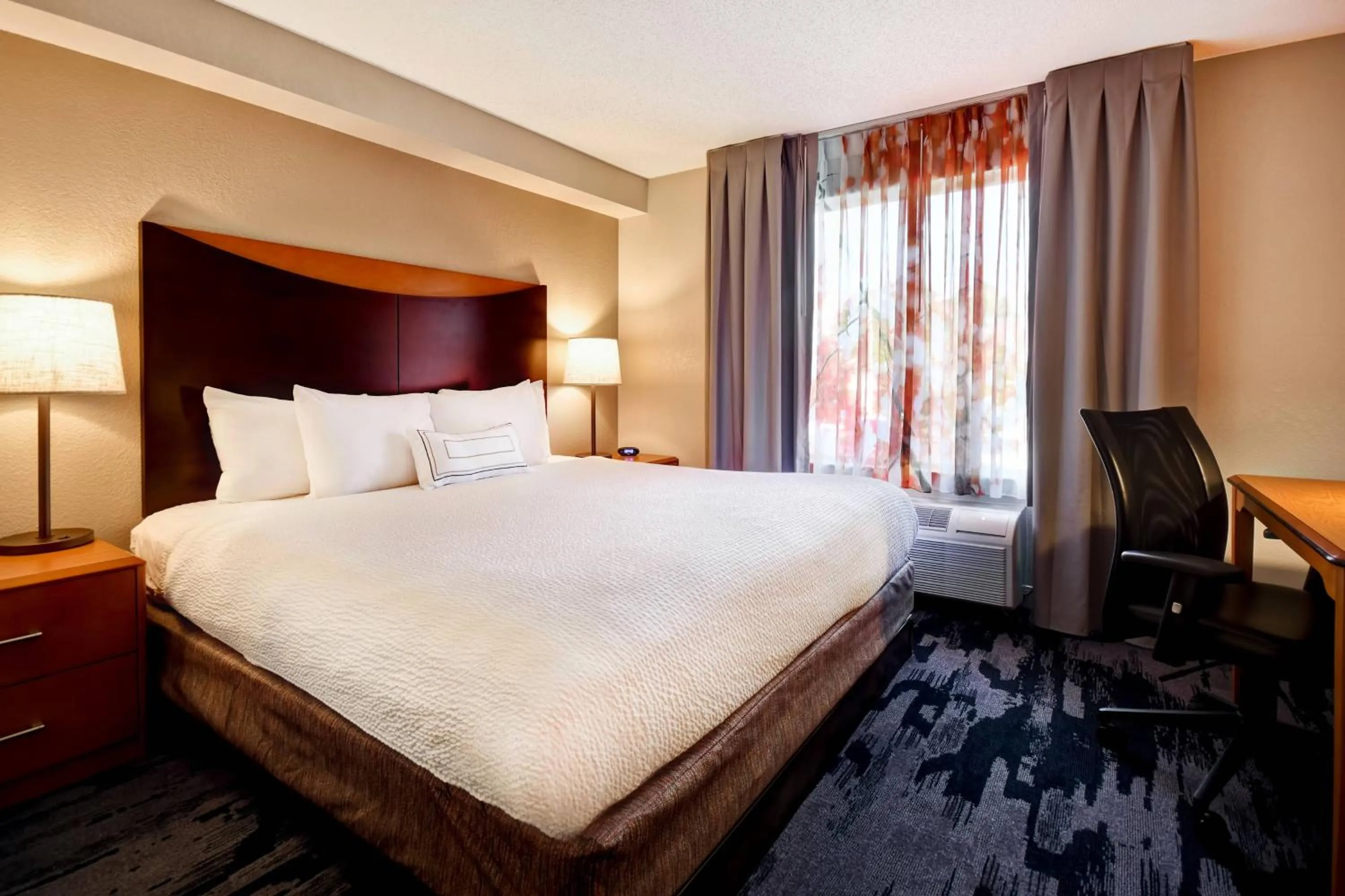 Bedroom, Bed in Fairfield Inn & Suites by Marriott Atlanta Kennesaw