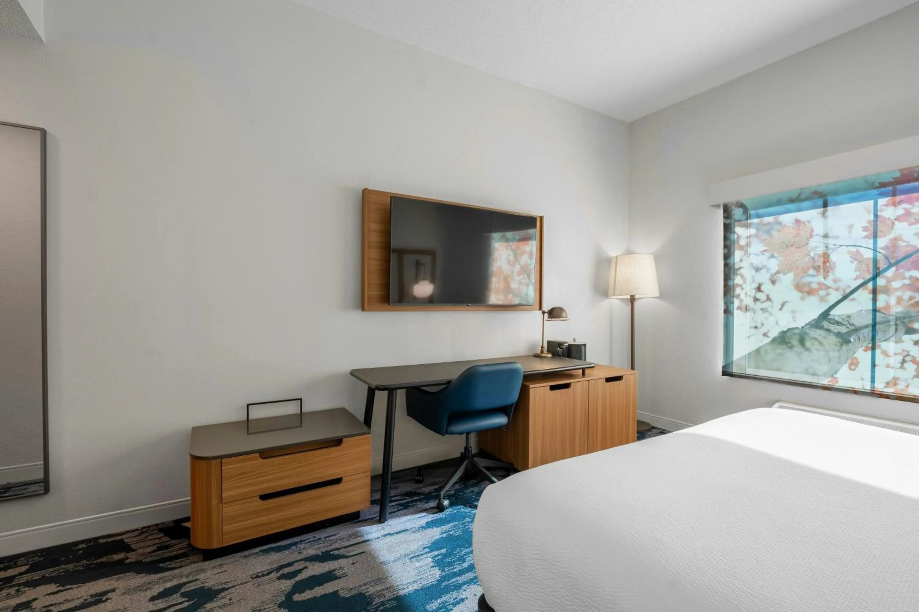 Photo of the whole room, Bed in Fairfield Inn & Suites by Marriott Atlanta Kennesaw