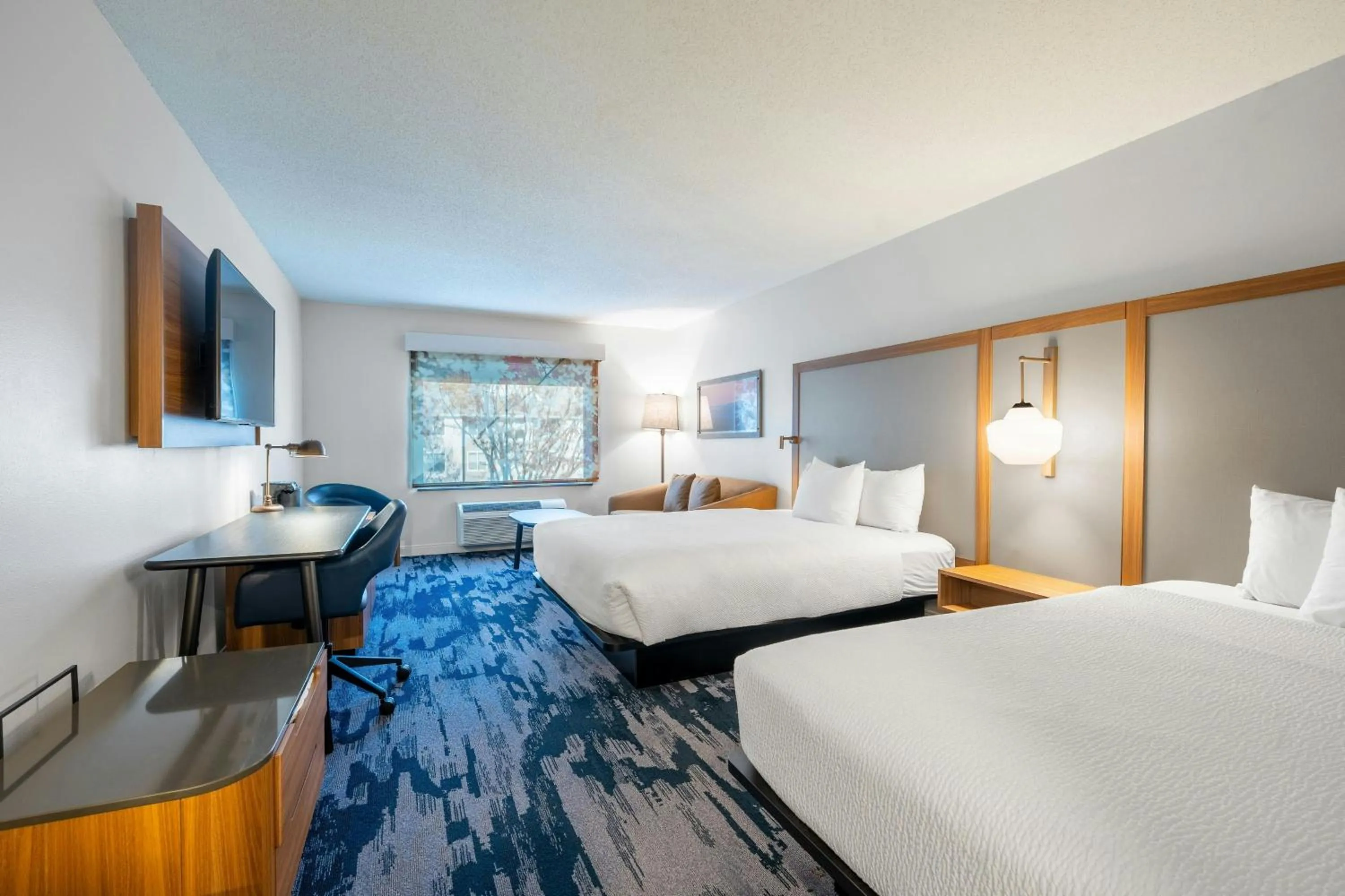 Photo of the whole room, Bed in Fairfield Inn & Suites by Marriott Atlanta Kennesaw