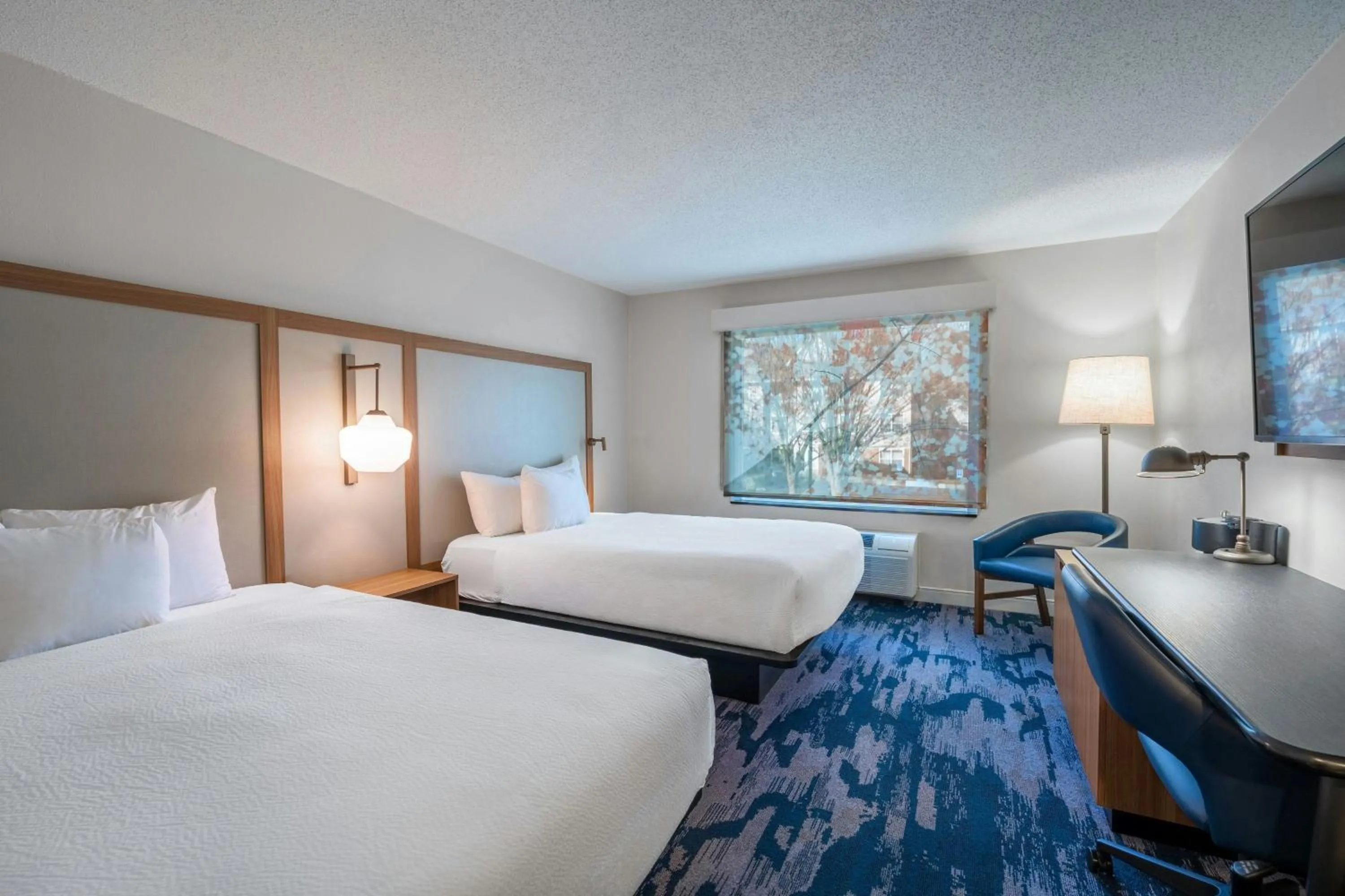 Photo of the whole room, Bed in Fairfield Inn & Suites by Marriott Atlanta Kennesaw