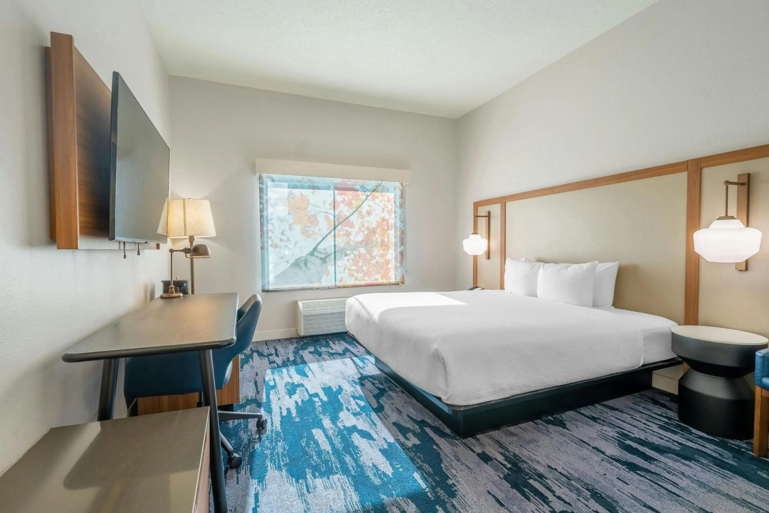 Photo of the whole room, Bed in Fairfield Inn & Suites by Marriott Atlanta Kennesaw