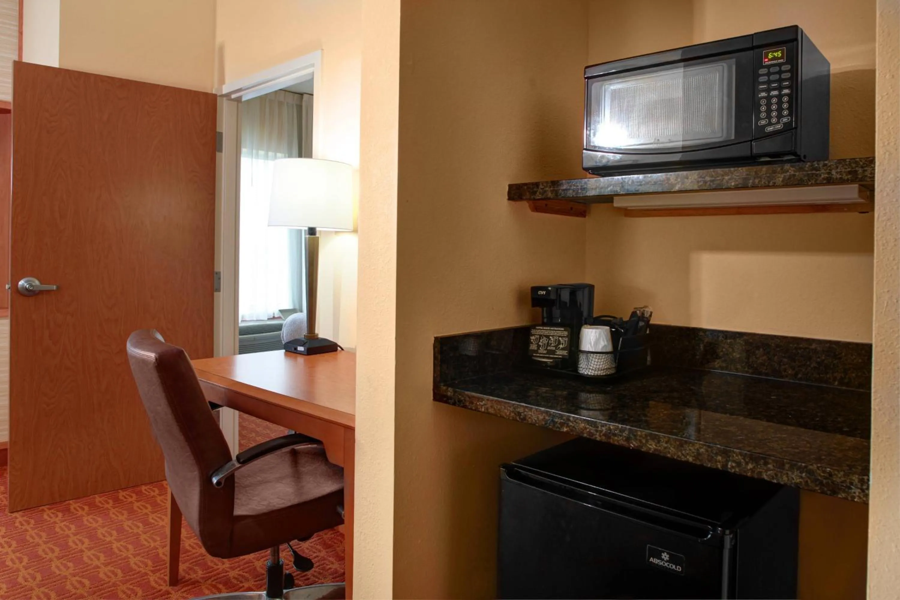 Kitchen or kitchenette in Fairfield Inn & Suites Atlanta McDonough
