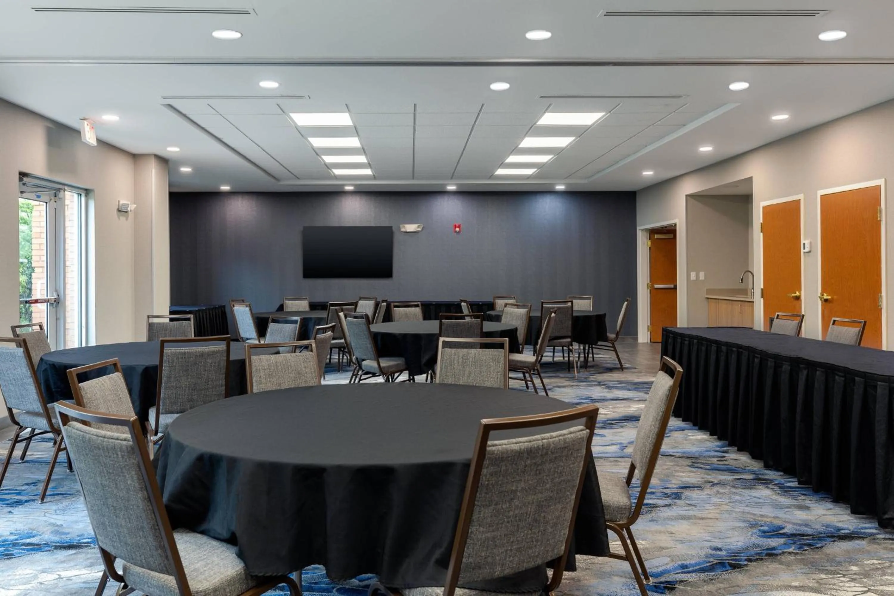 Meeting/conference room in Fairfield Inn & Suites by Marriott Atlanta Stonecrest