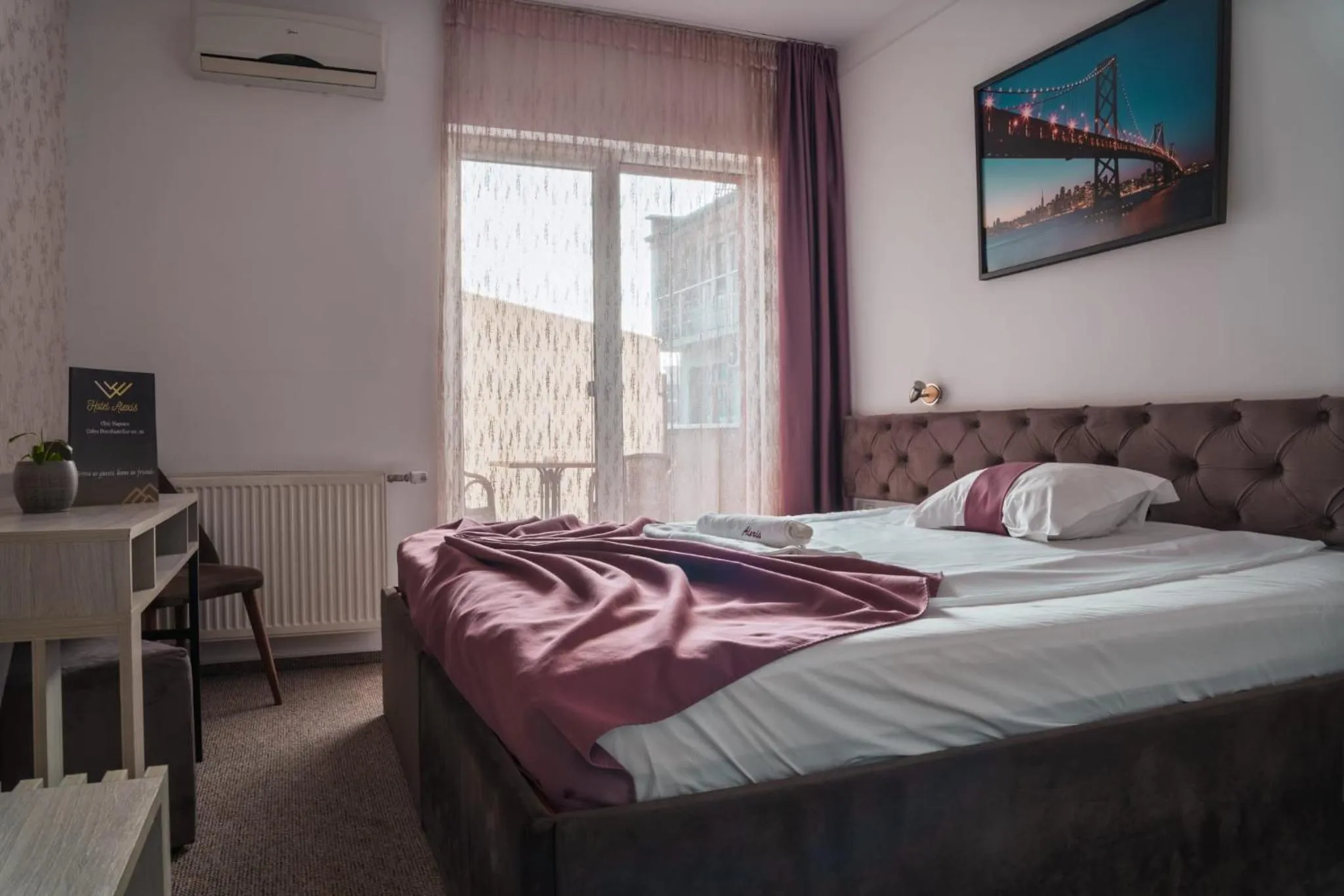 View (from property/room), Bed in Hotel Alexis