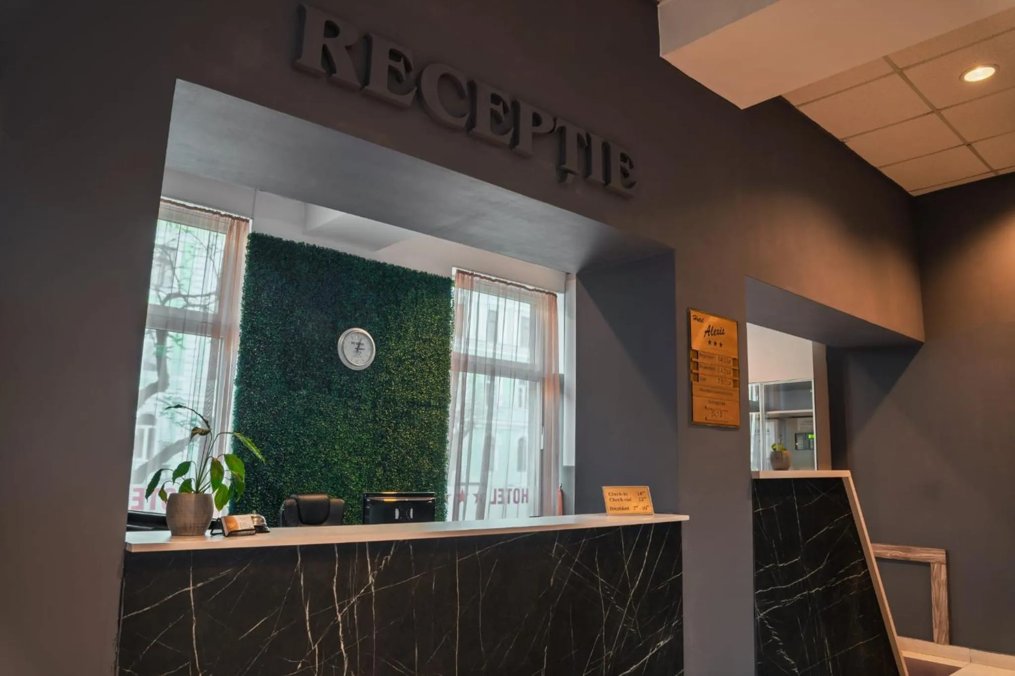 Lobby or reception in Hotel Alexis