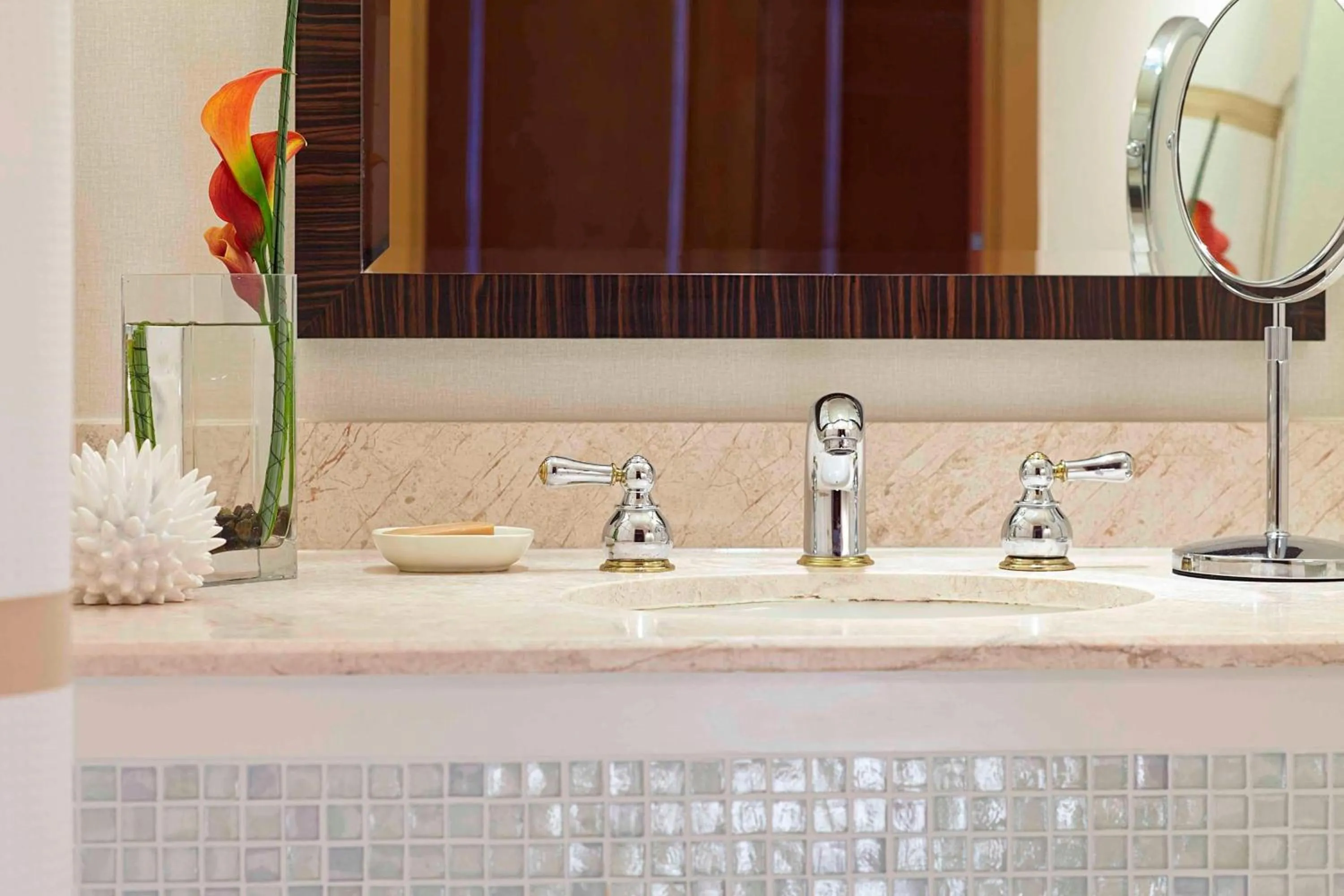 Bathroom in Renaissance Concourse Atlanta Airport Hotel