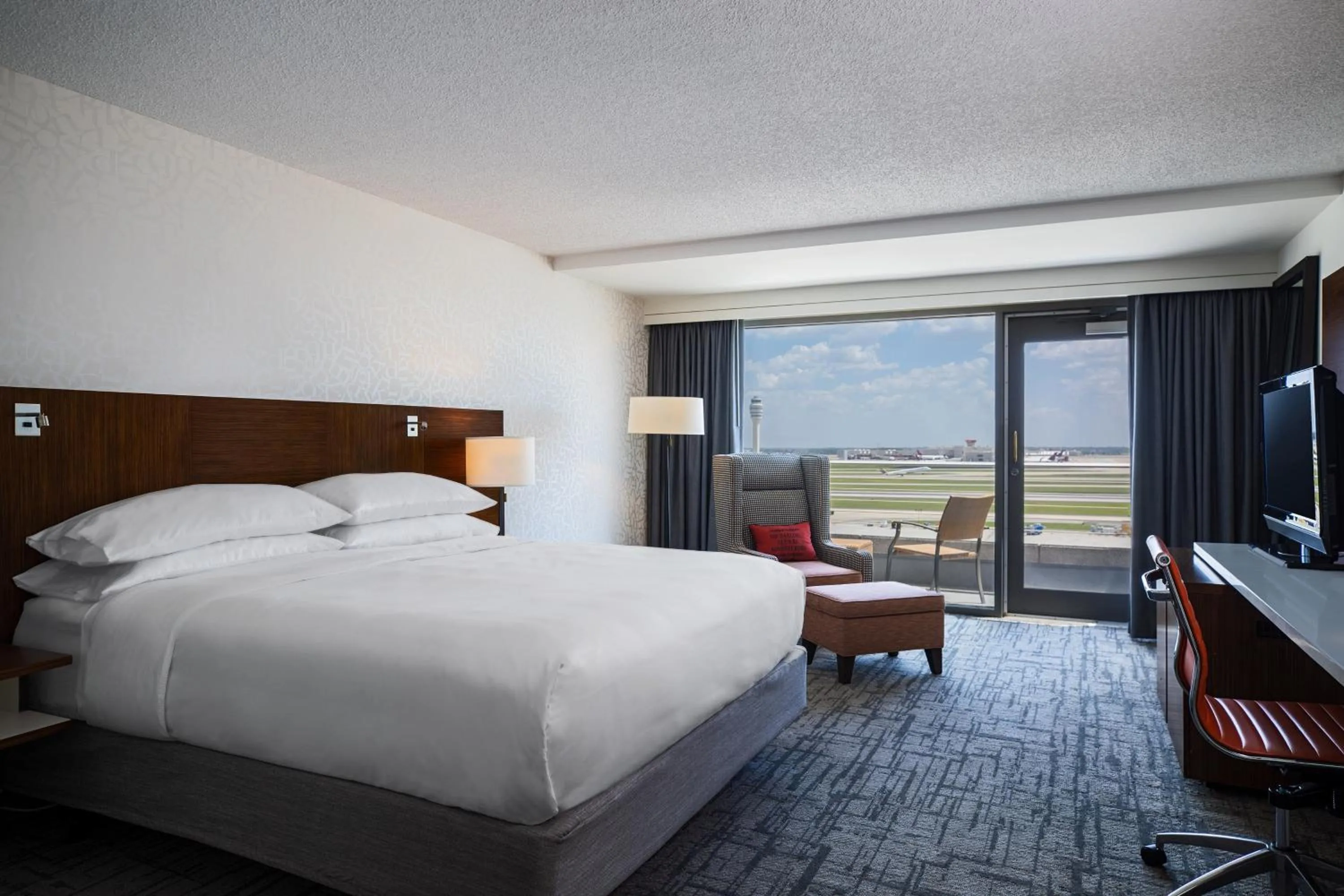 Bedroom, Bed in Renaissance Concourse Atlanta Airport Hotel