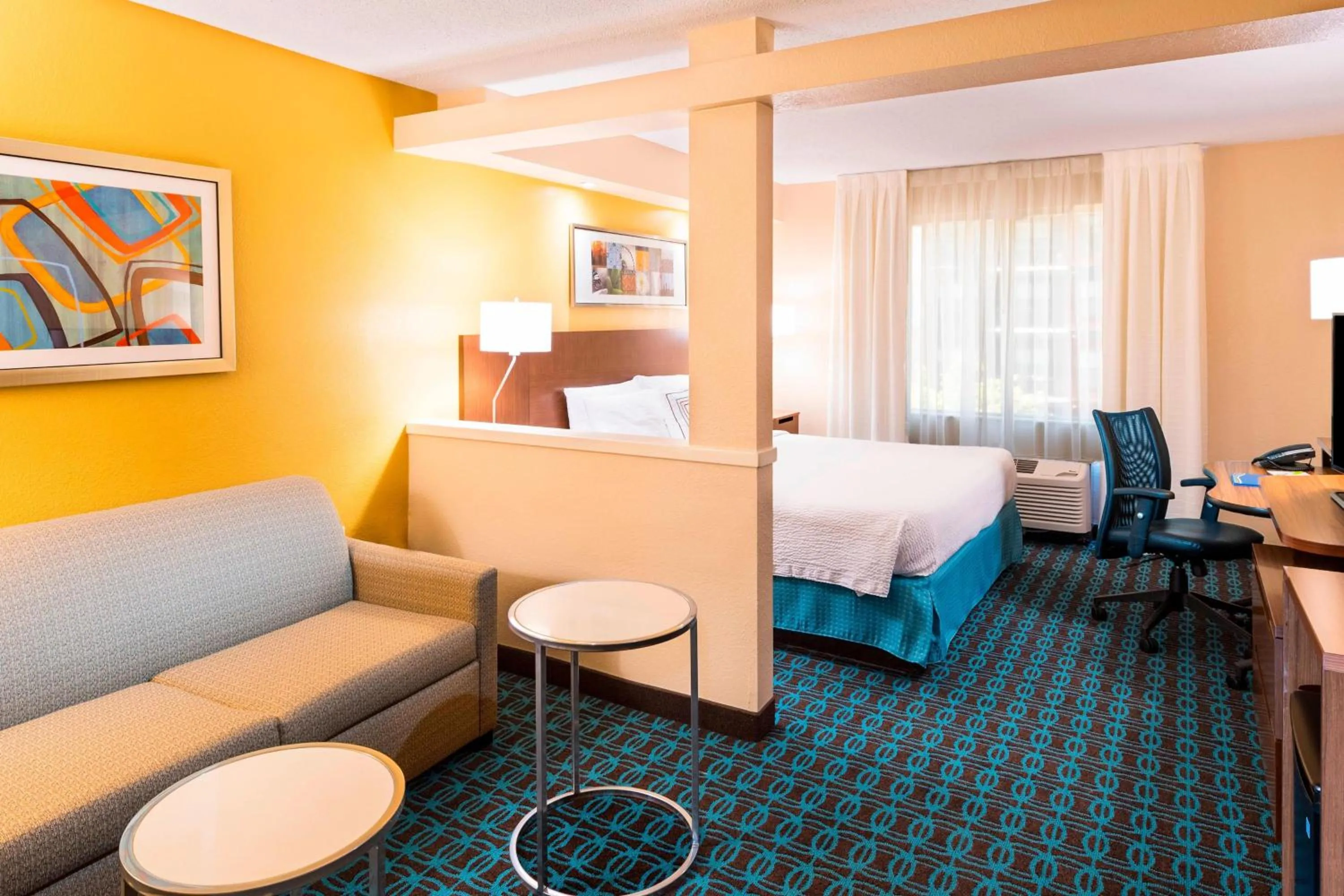 Photo of the whole room, Bed in Fairfield Inn & Suites by Marriott Atlanta Perimeter Center