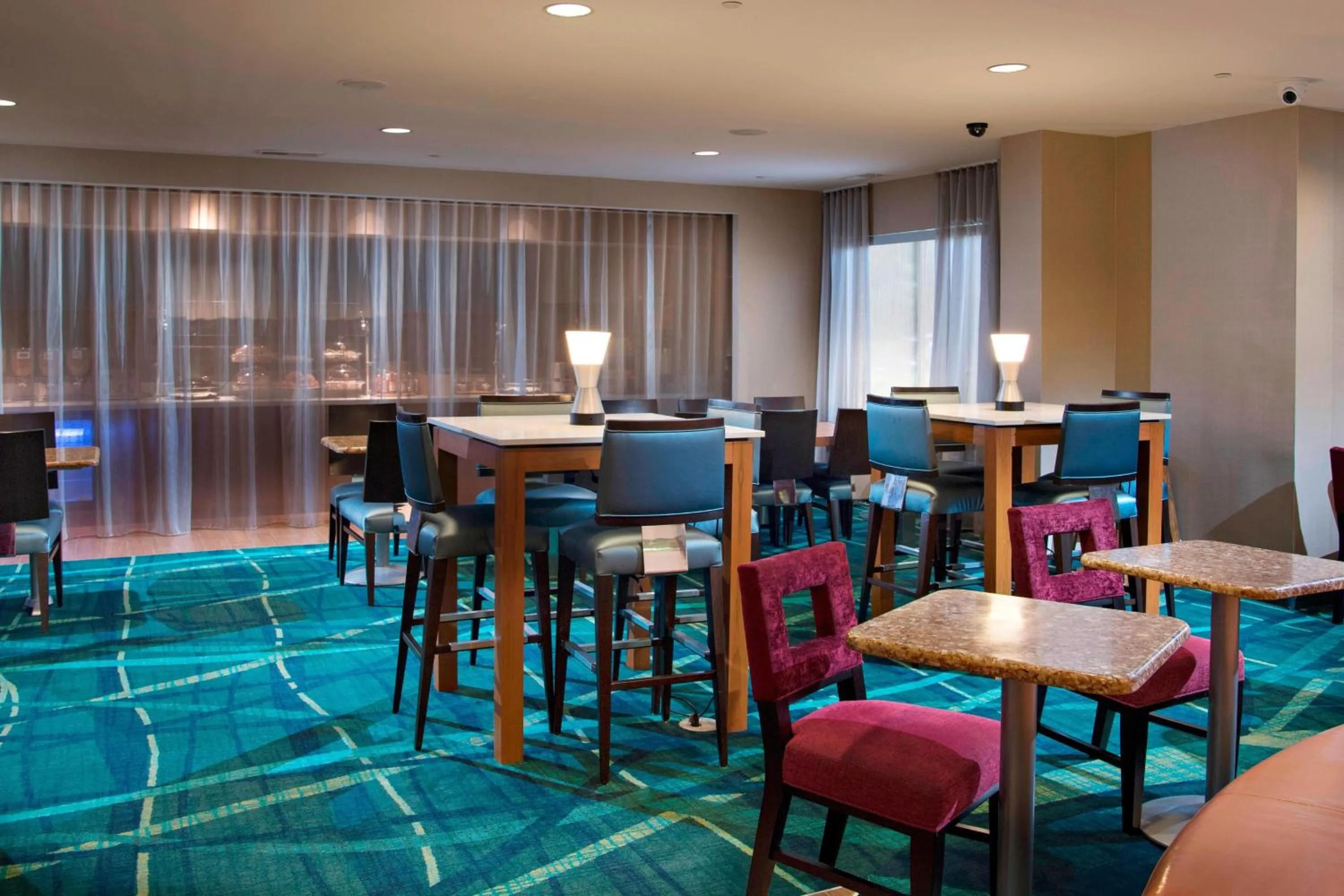 Breakfast in SpringHill Suites by Marriott Atlanta Alpharetta