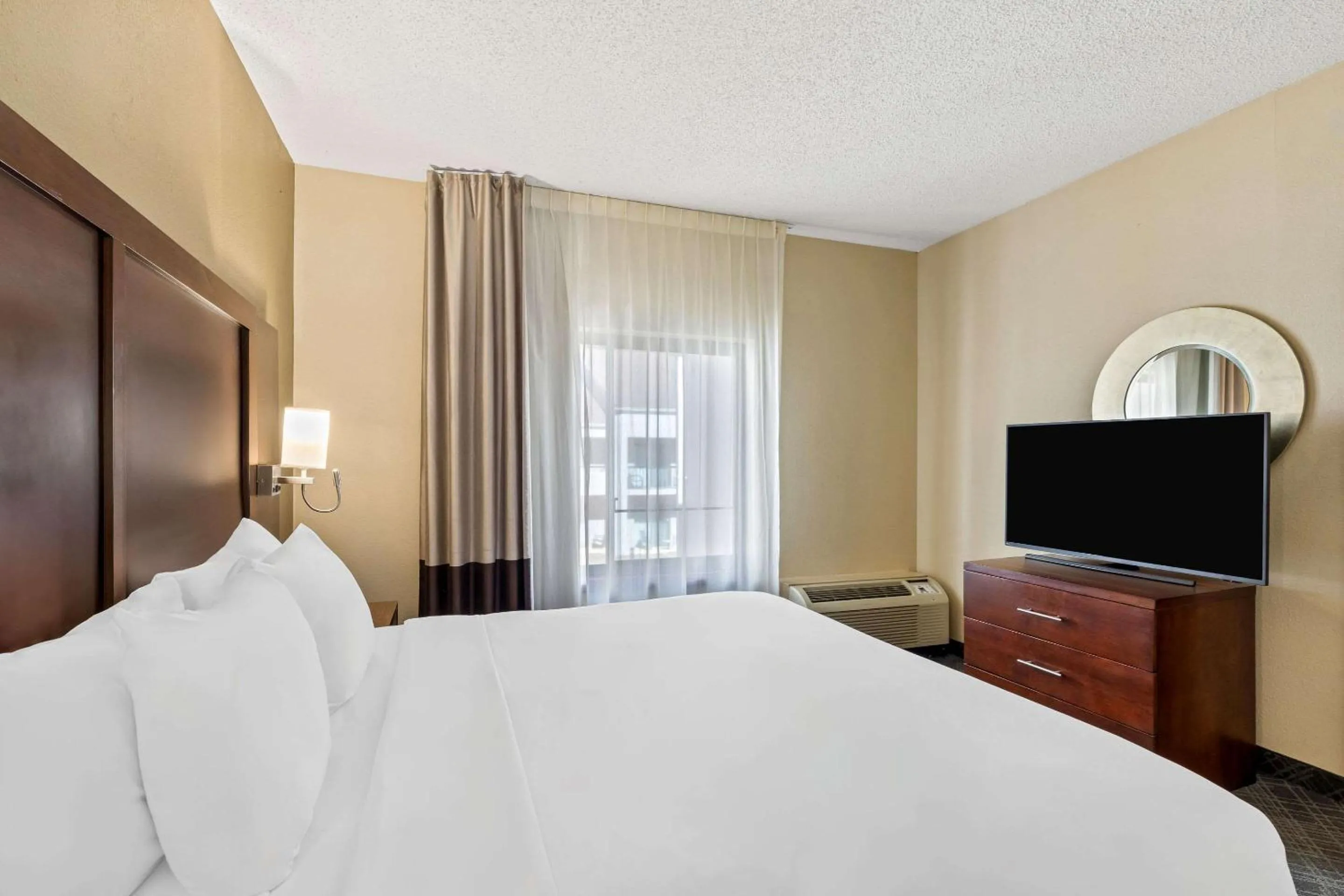 Bedroom, Bed in Comfort Inn Roswell-Dunwoody