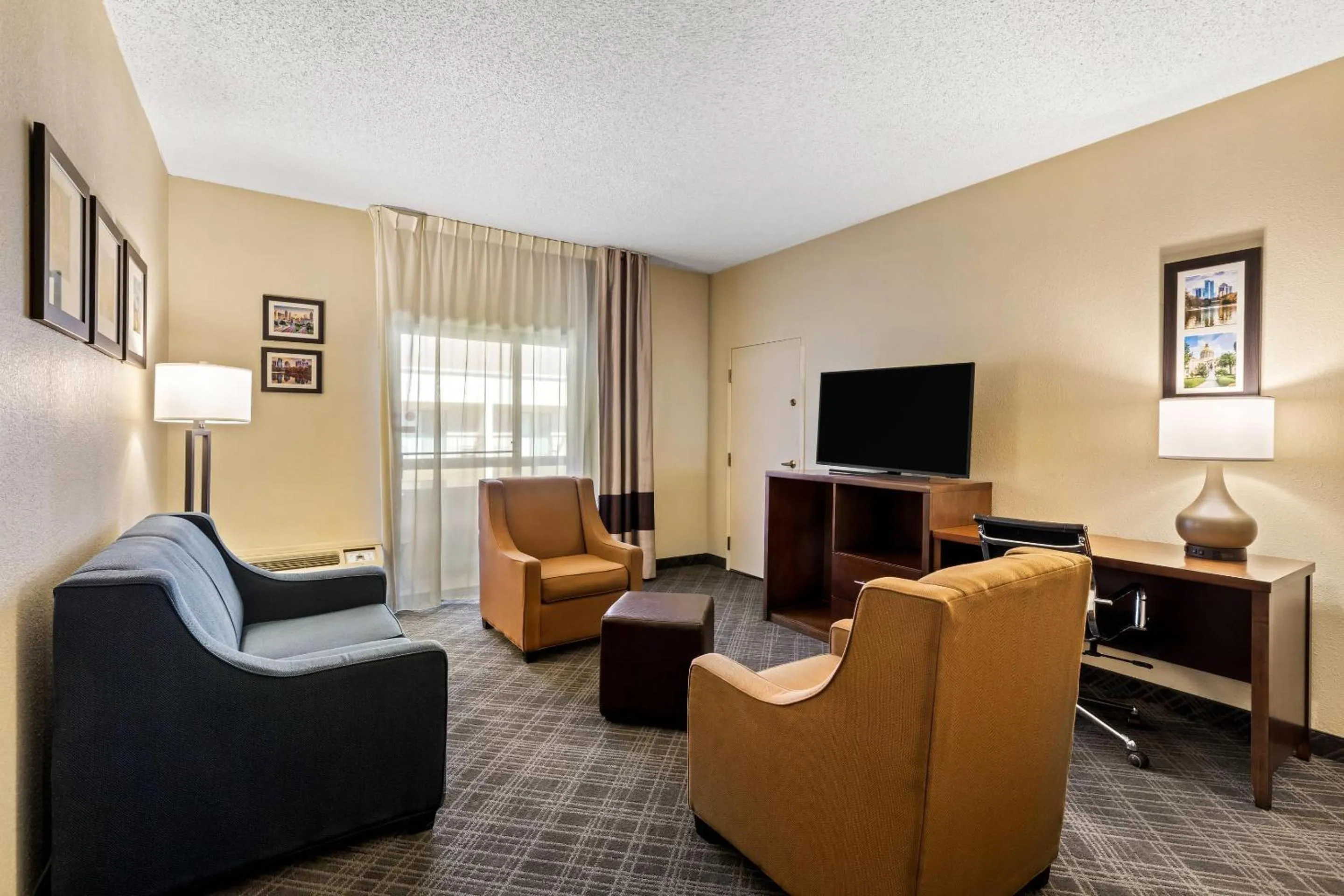 Bedroom in Comfort Inn Roswell-Dunwoody