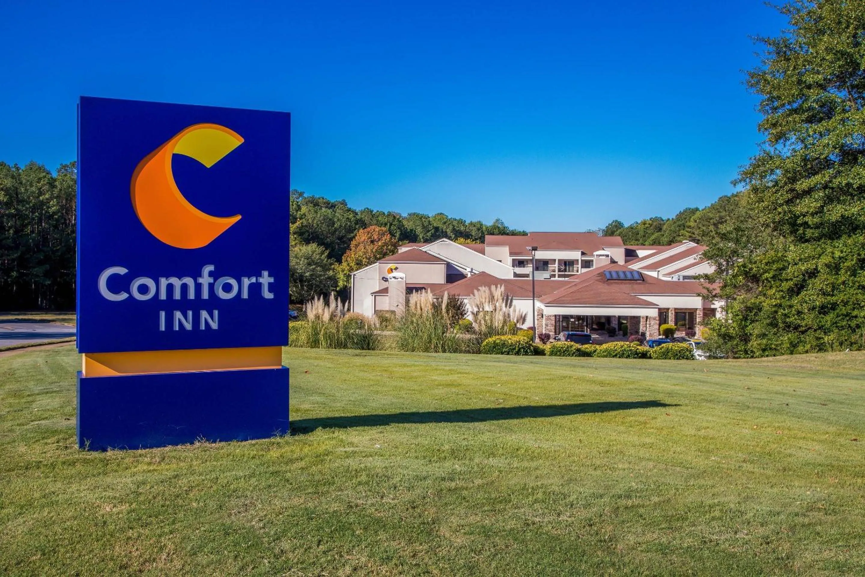 Property building in Comfort Inn Roswell-Dunwoody