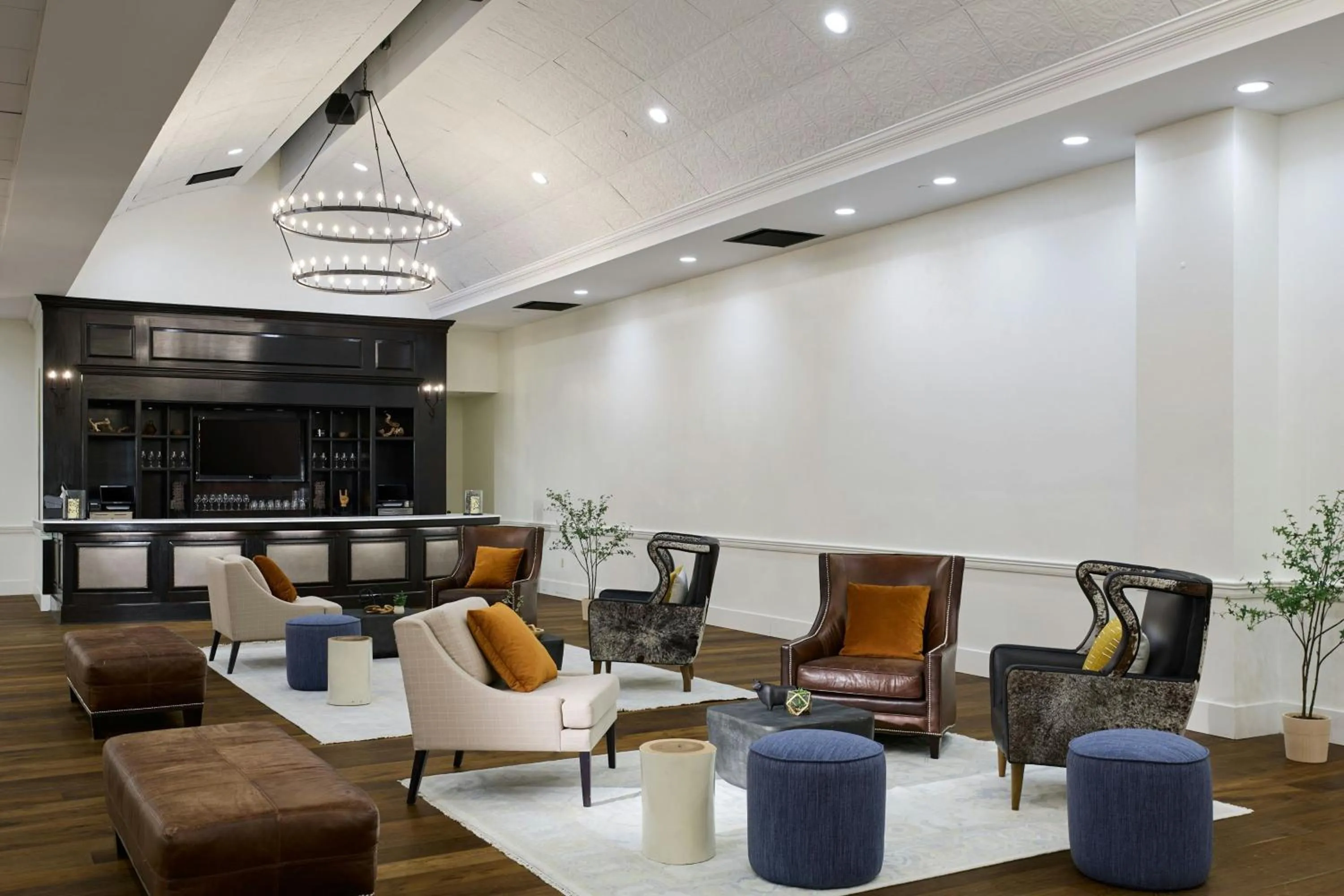 Lounge or bar in Renaissance Austin Hotel