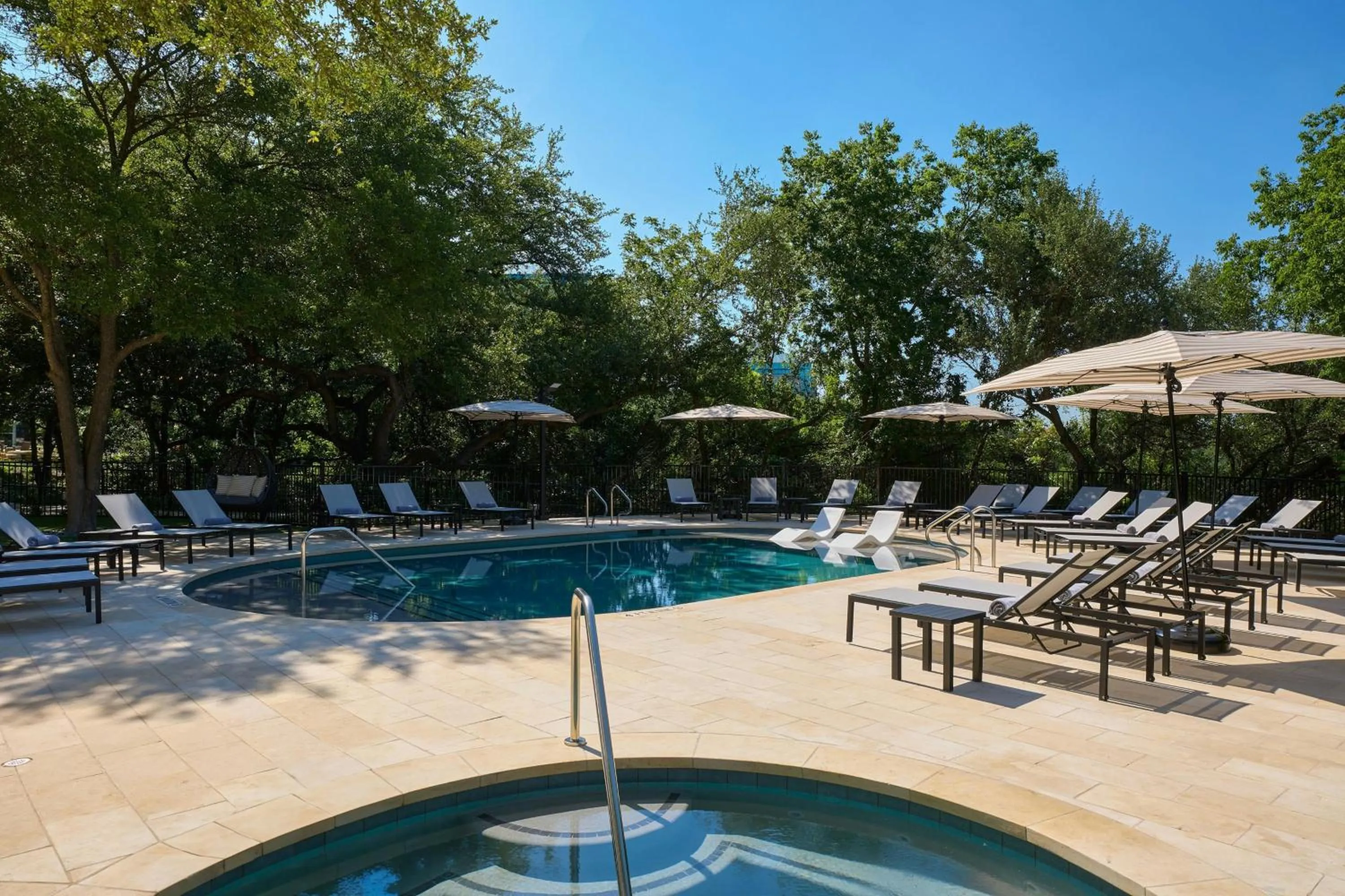 Swimming pool in Renaissance Austin Hotel