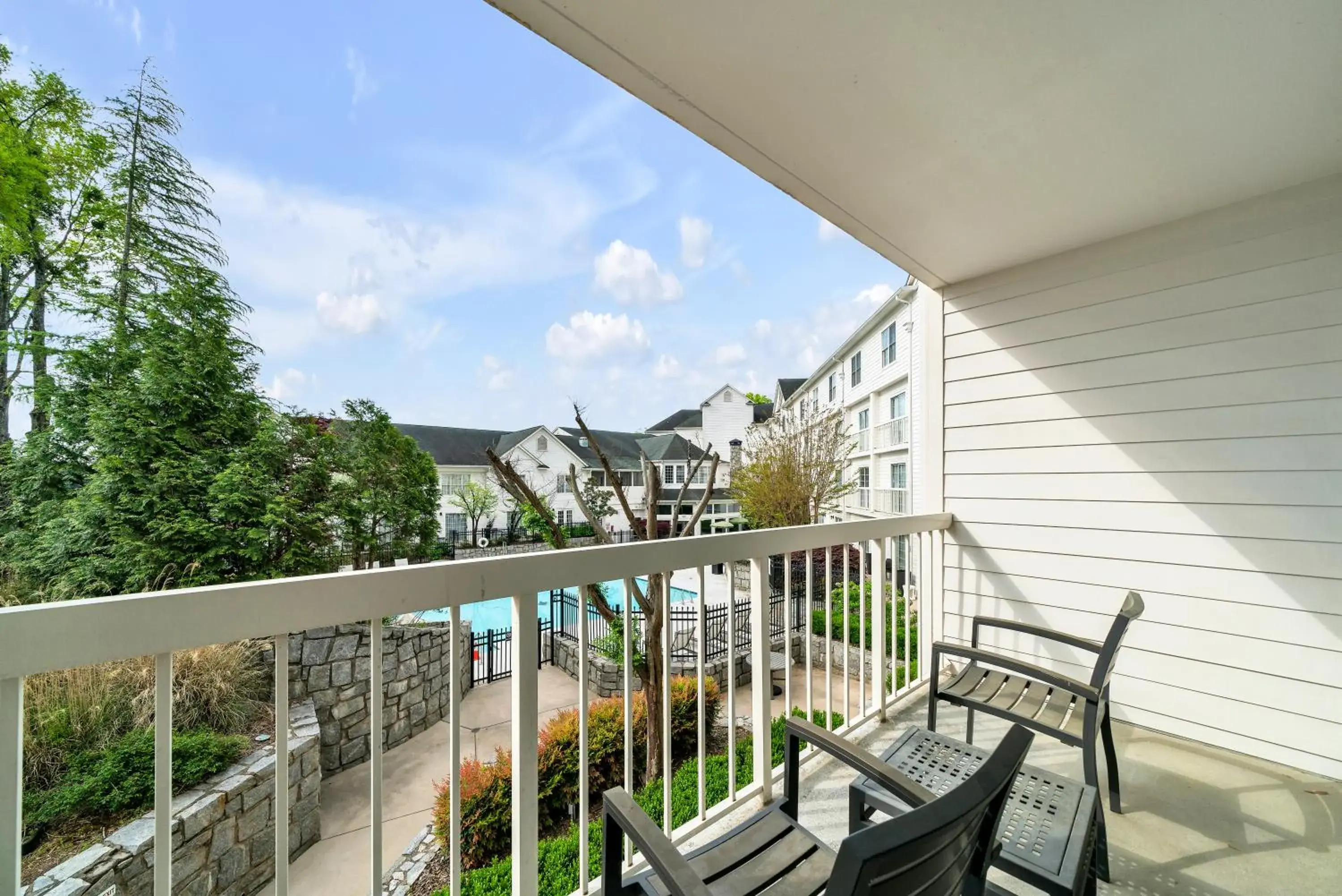 Standard King Room with Balcony in Hotel Indigo Atlanta Vinings by IHG Standard King Room with Balcony in Hotel Indigo Atlanta Vinings by IHG