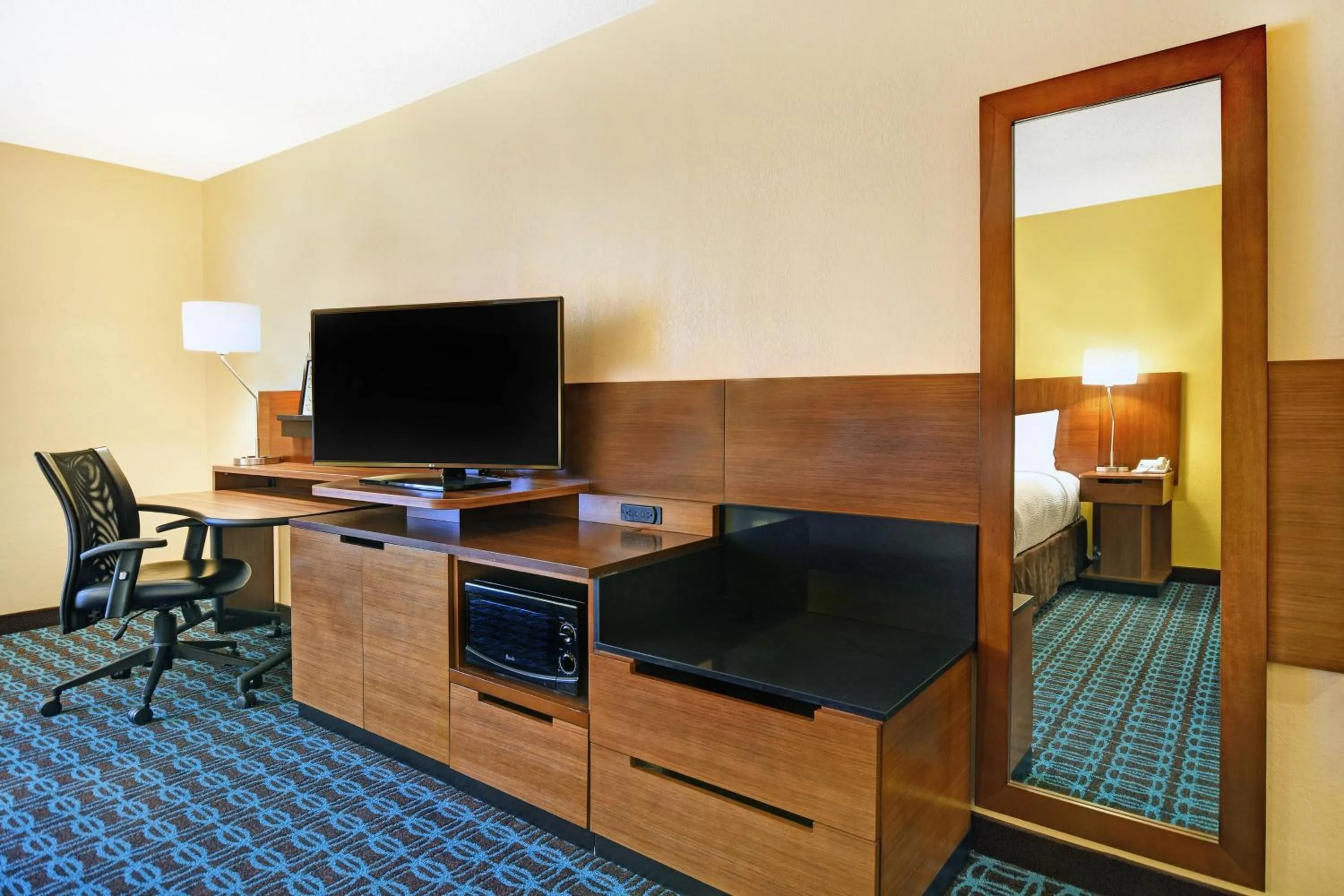 Photo of the whole room in Fairfield Inn & Suites by Marriott Atlanta Vinings/Galleria