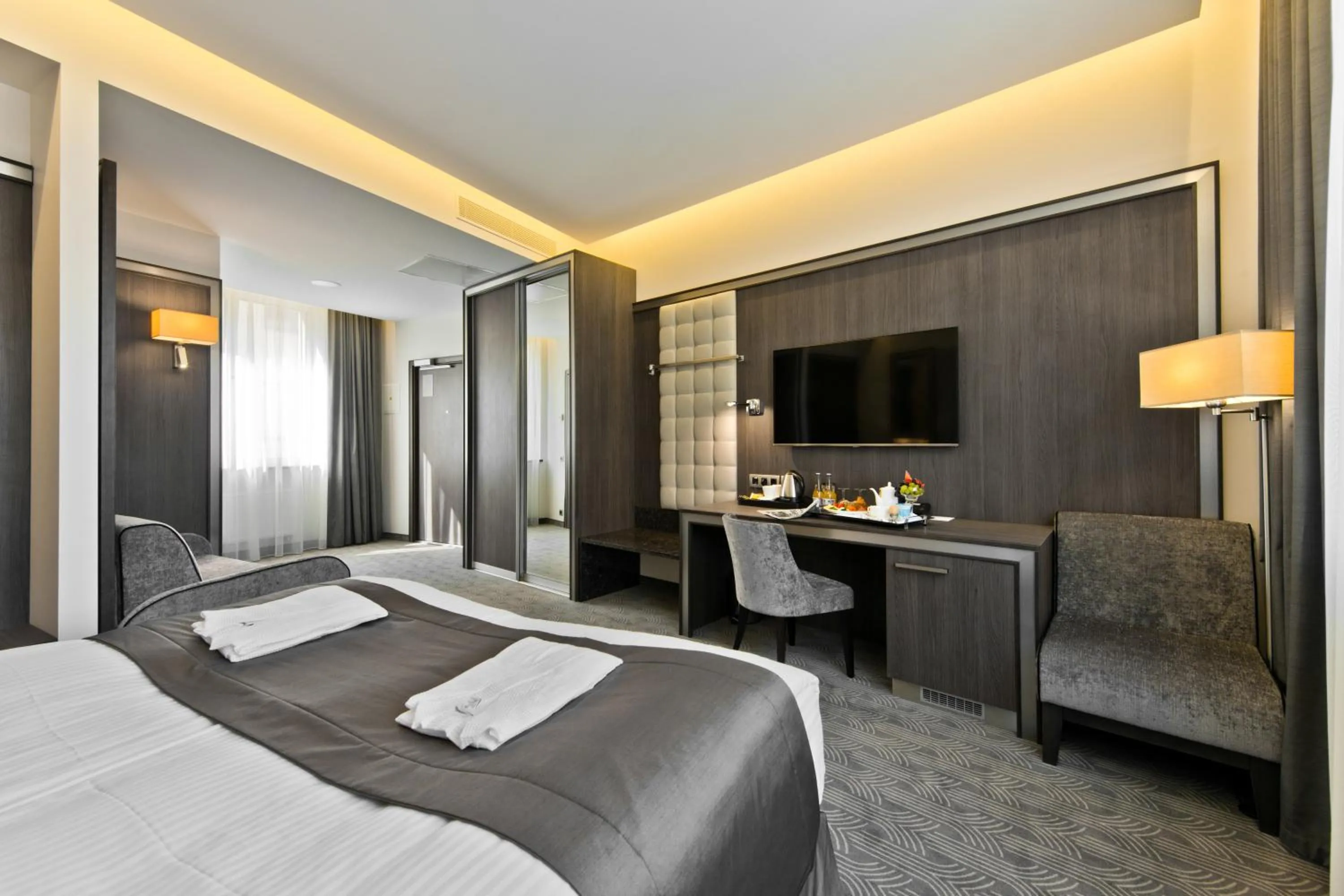 Bed in Congress Avenue Hotel