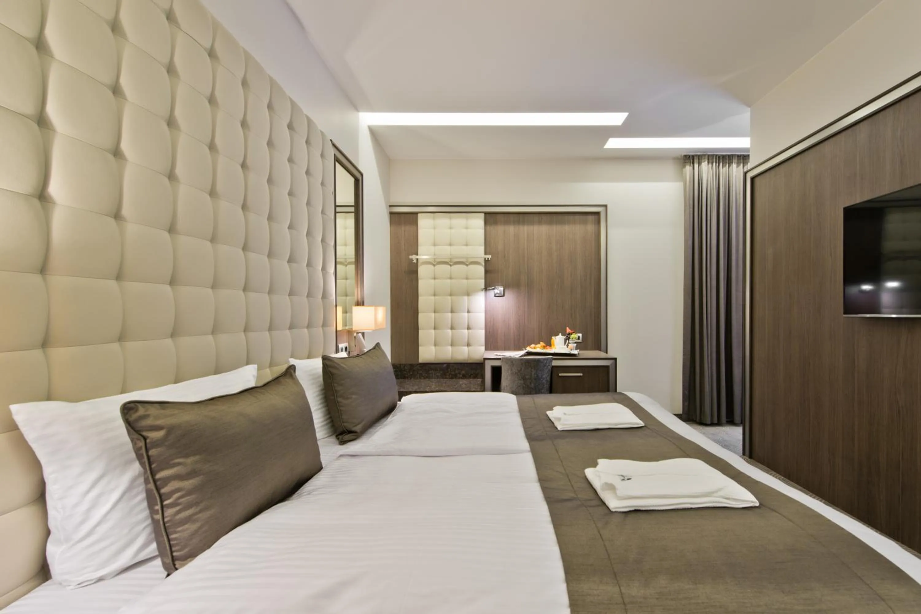 Bed in Congress Avenue Hotel