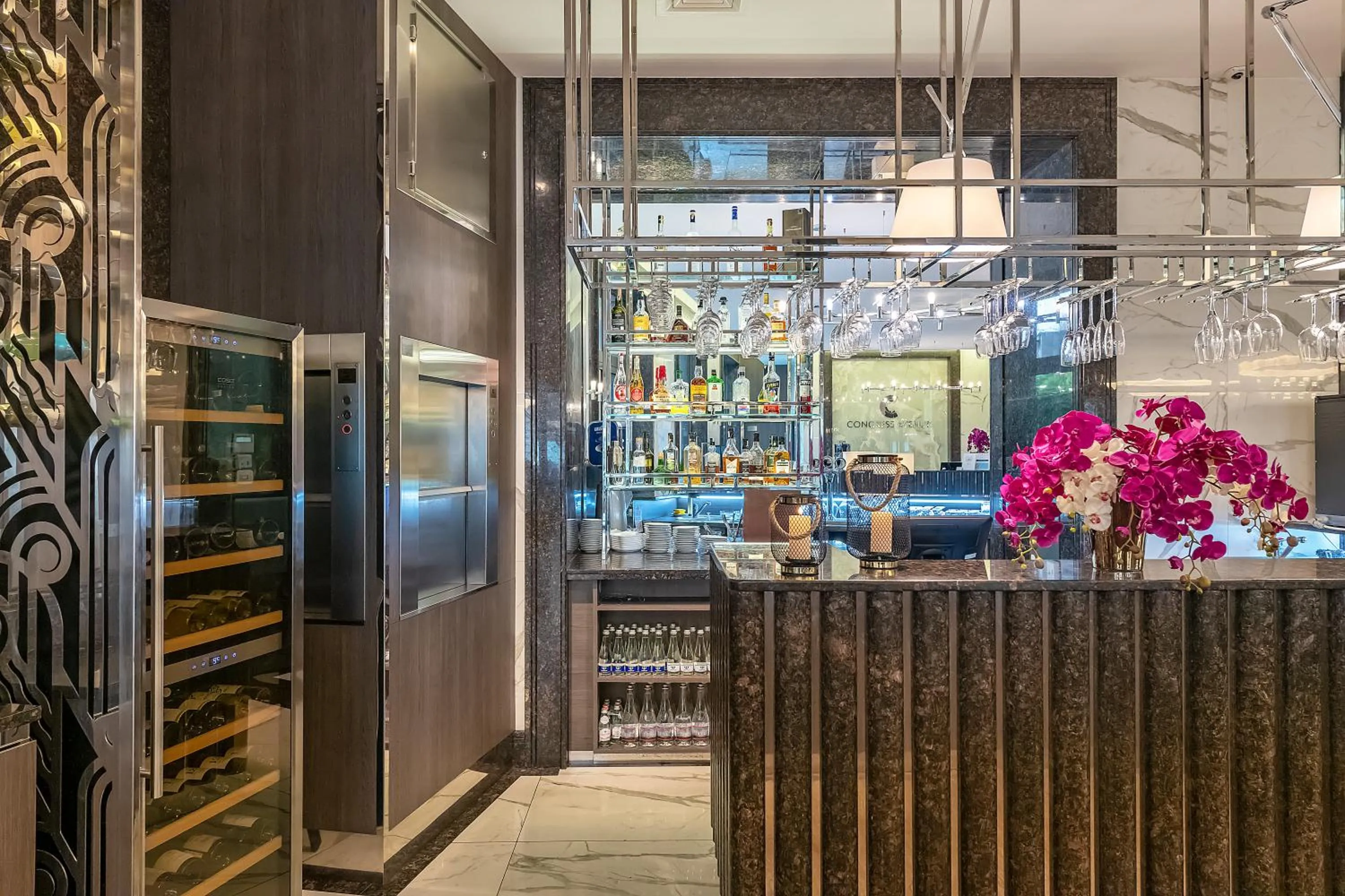 Restaurant/places to eat in Congress Avenue Hotel