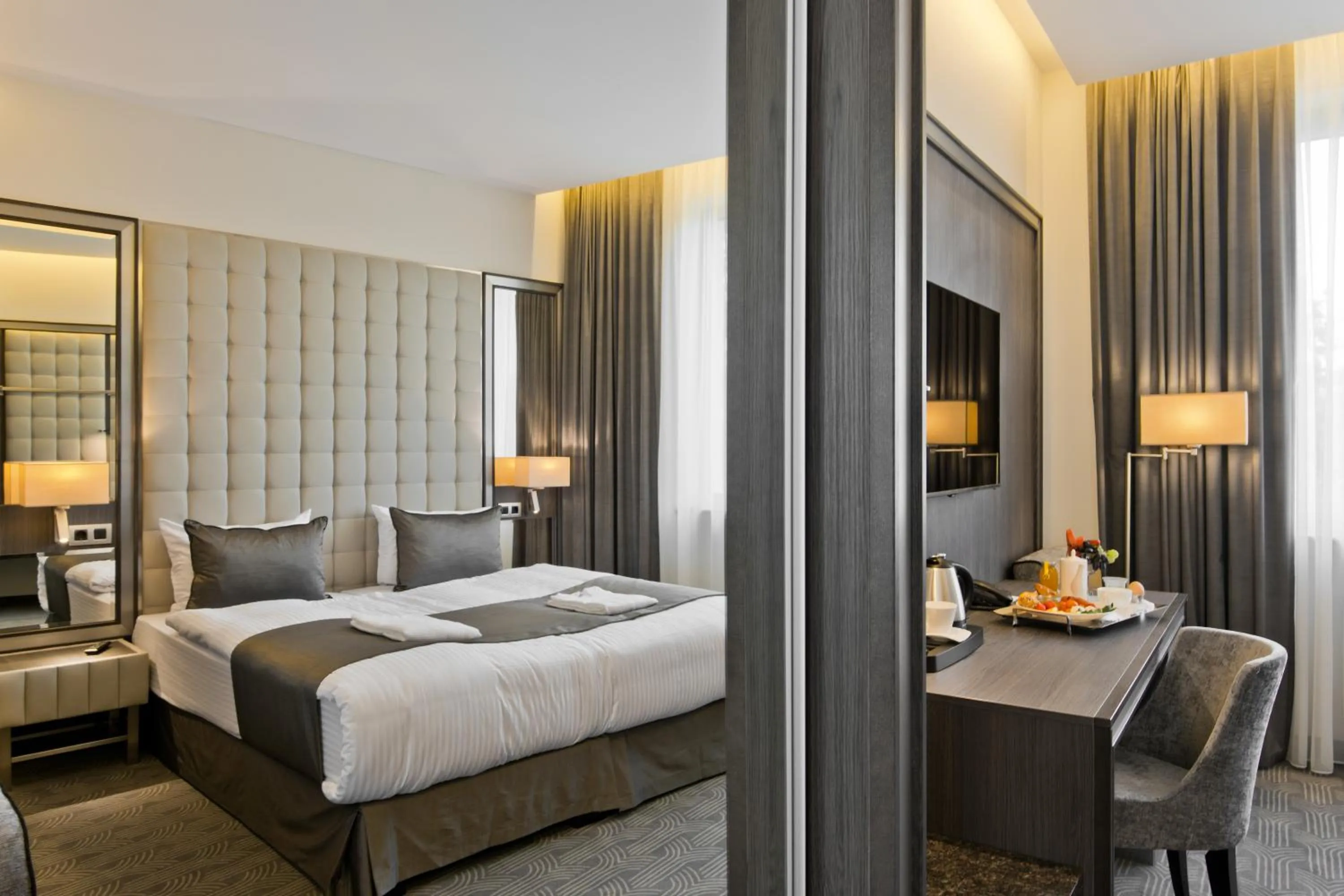 Bed in Congress Avenue Hotel