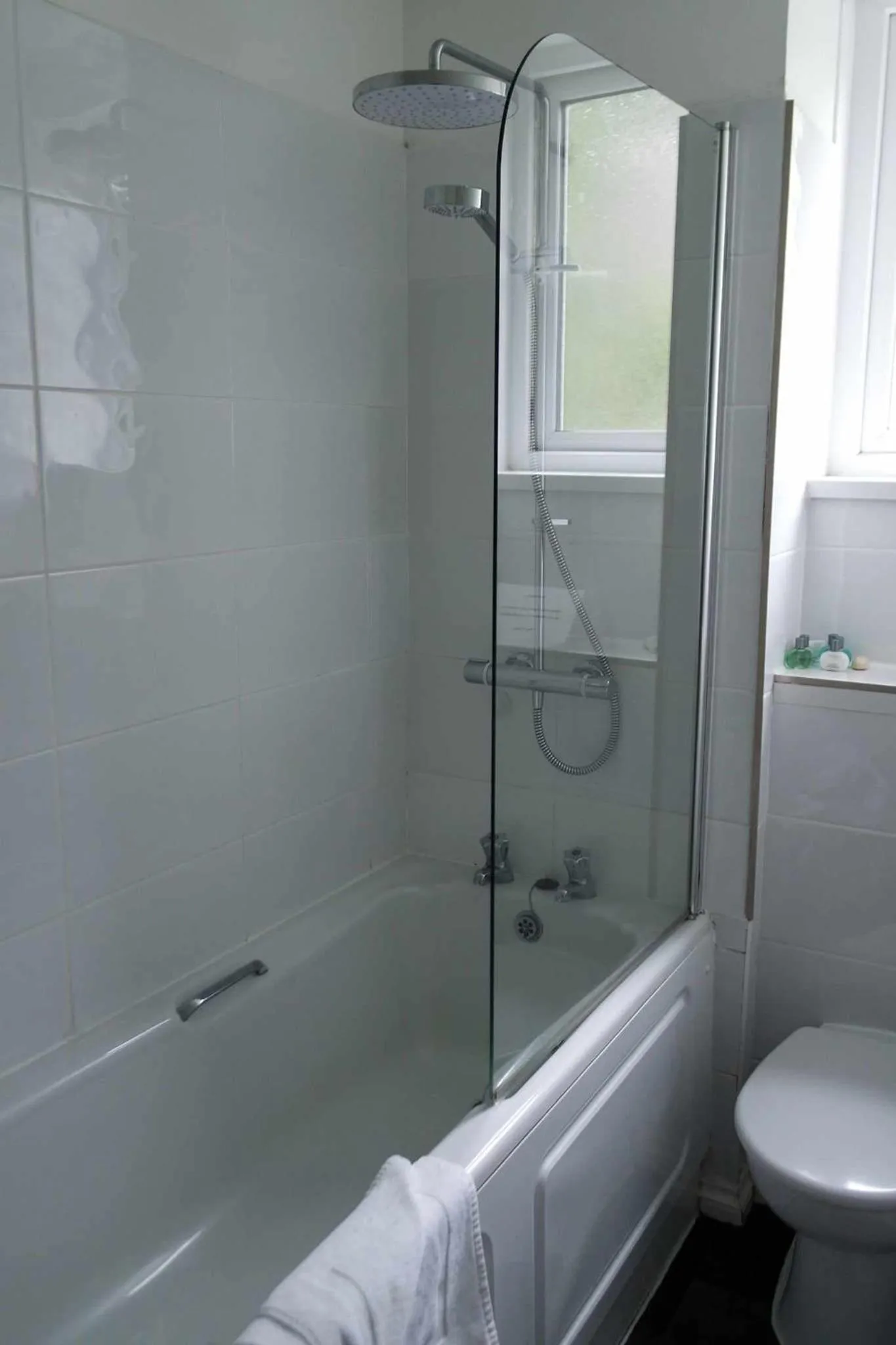 Shower in The Hannafore Point Hotel
