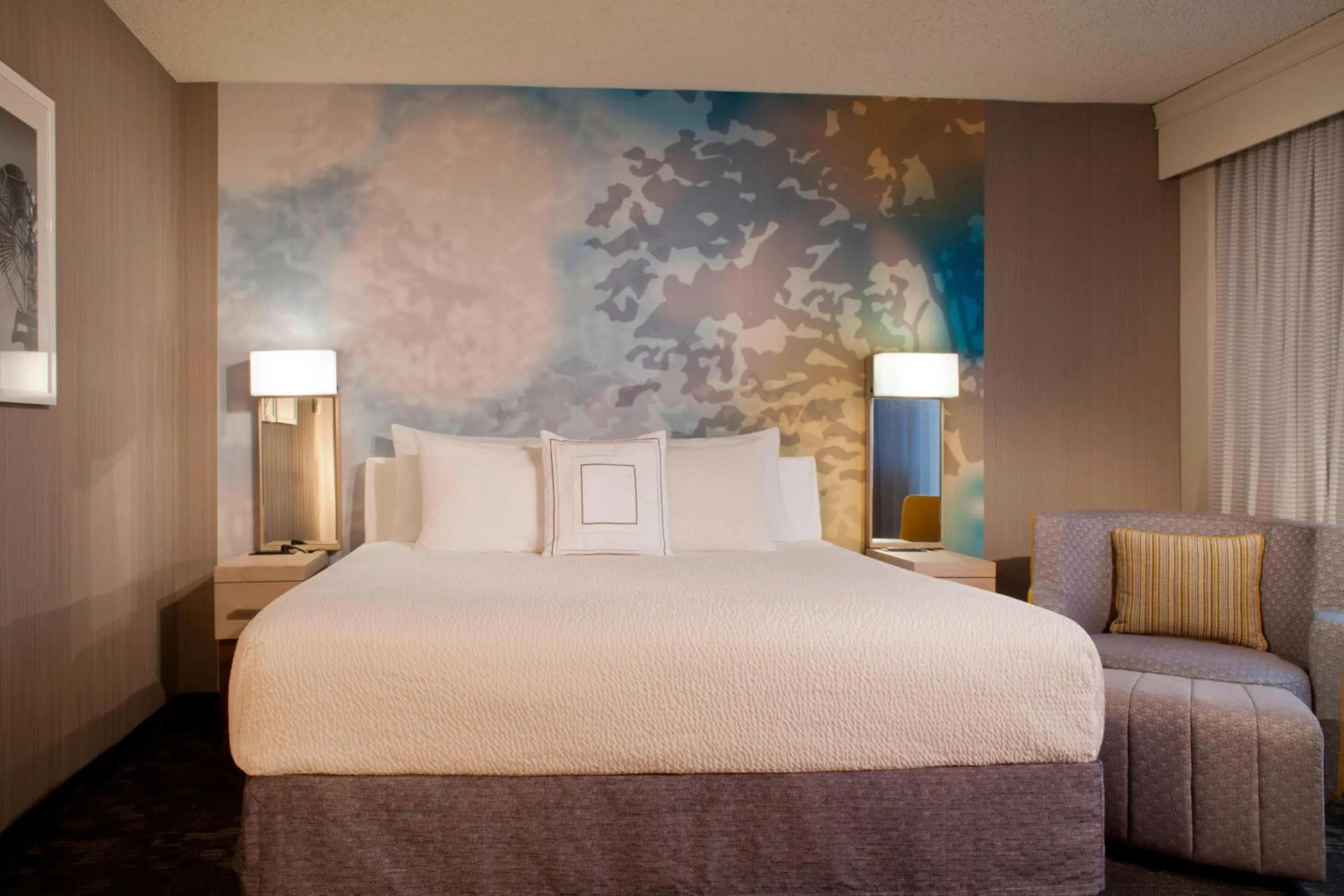 Living room, Bed in Courtyard Austin-University Area