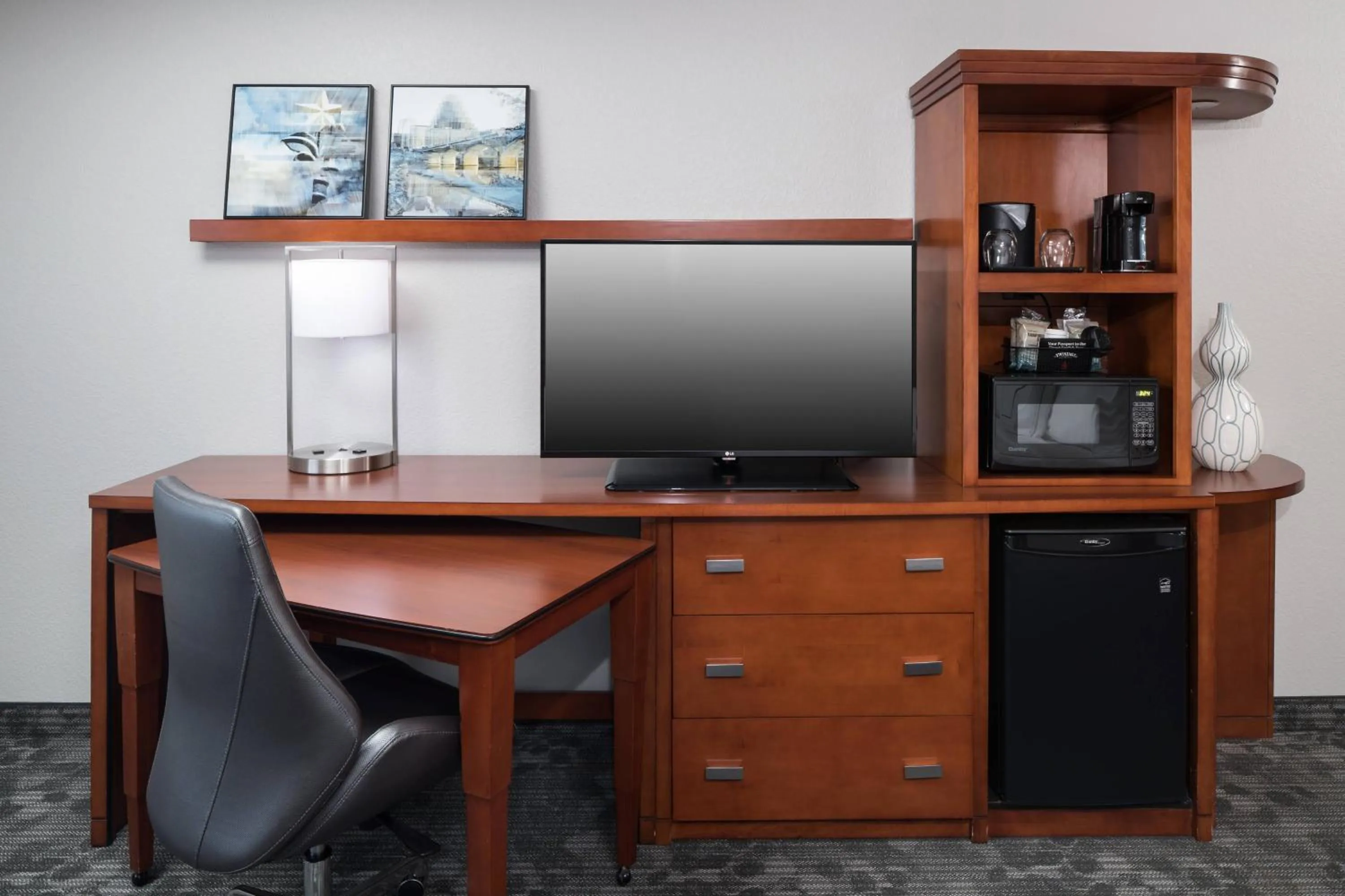 Photo of the whole room in Courtyard by Marriott Austin Parmer Tech Ridge