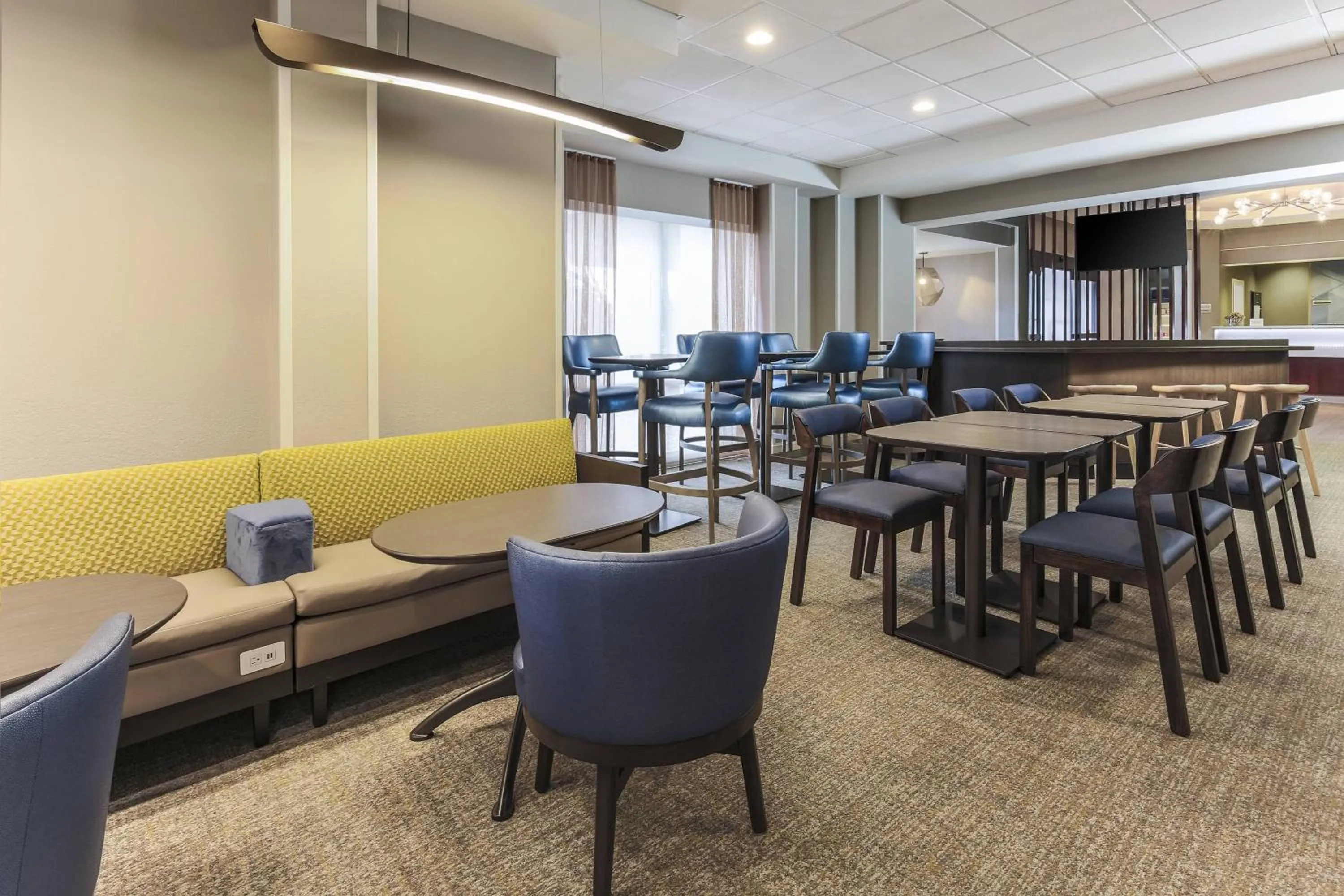 Restaurant/places to eat in SpringHill Suites by Marriott Austin Parmer/Tech Ridge