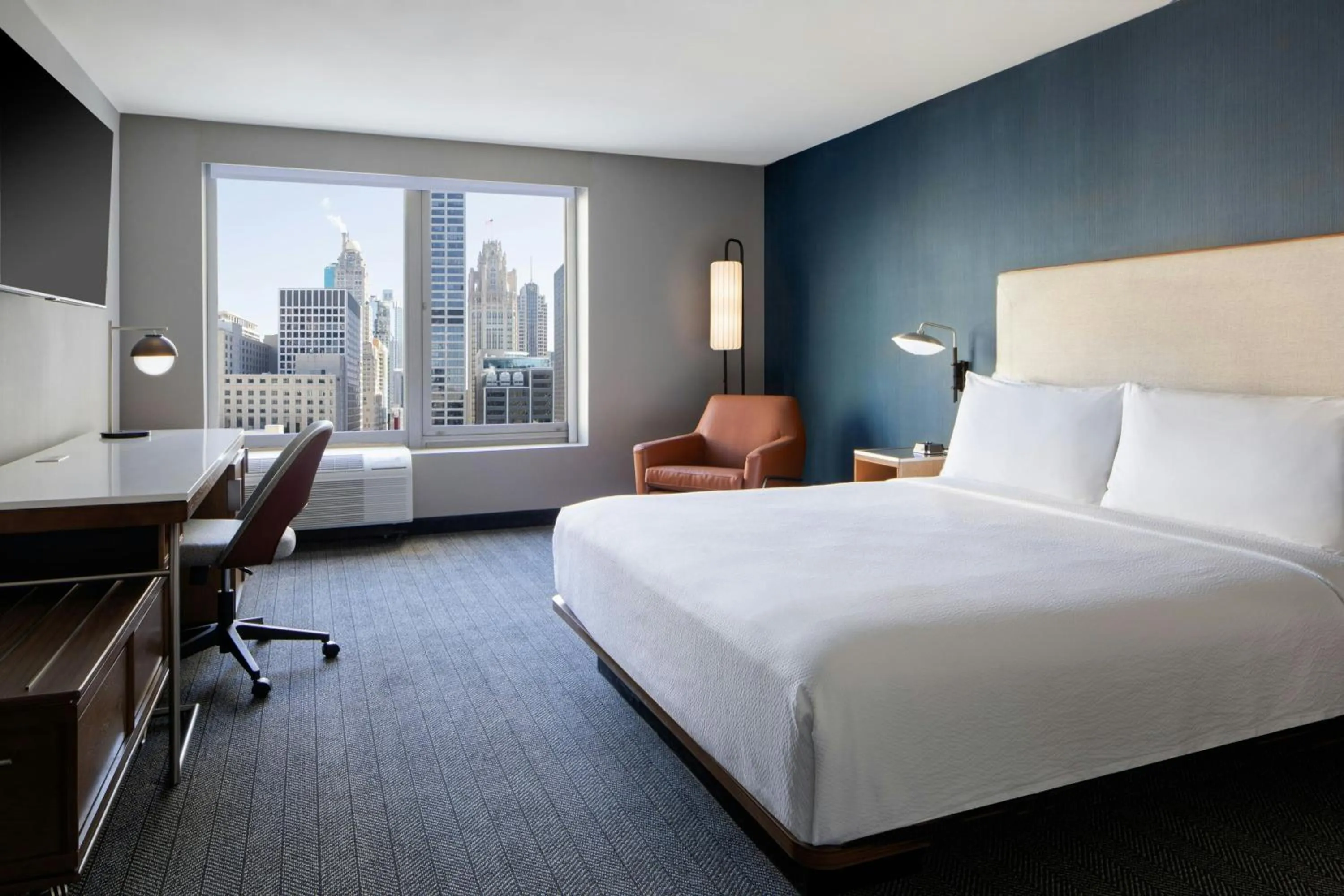 Photo of the whole room, Bed in Courtyard by Marriott Chicago Downtown/River North