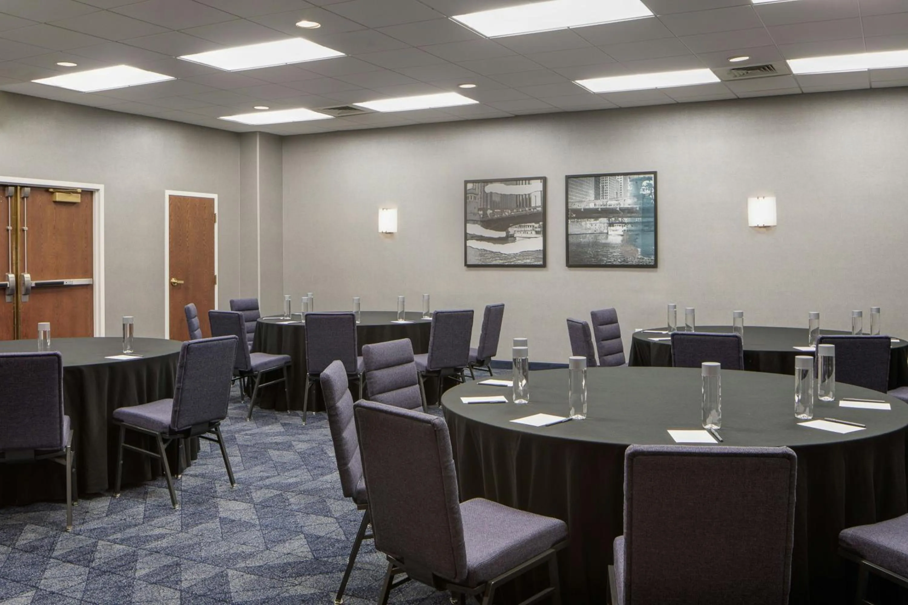 Meeting/conference room in Courtyard by Marriott Chicago Downtown/River North
