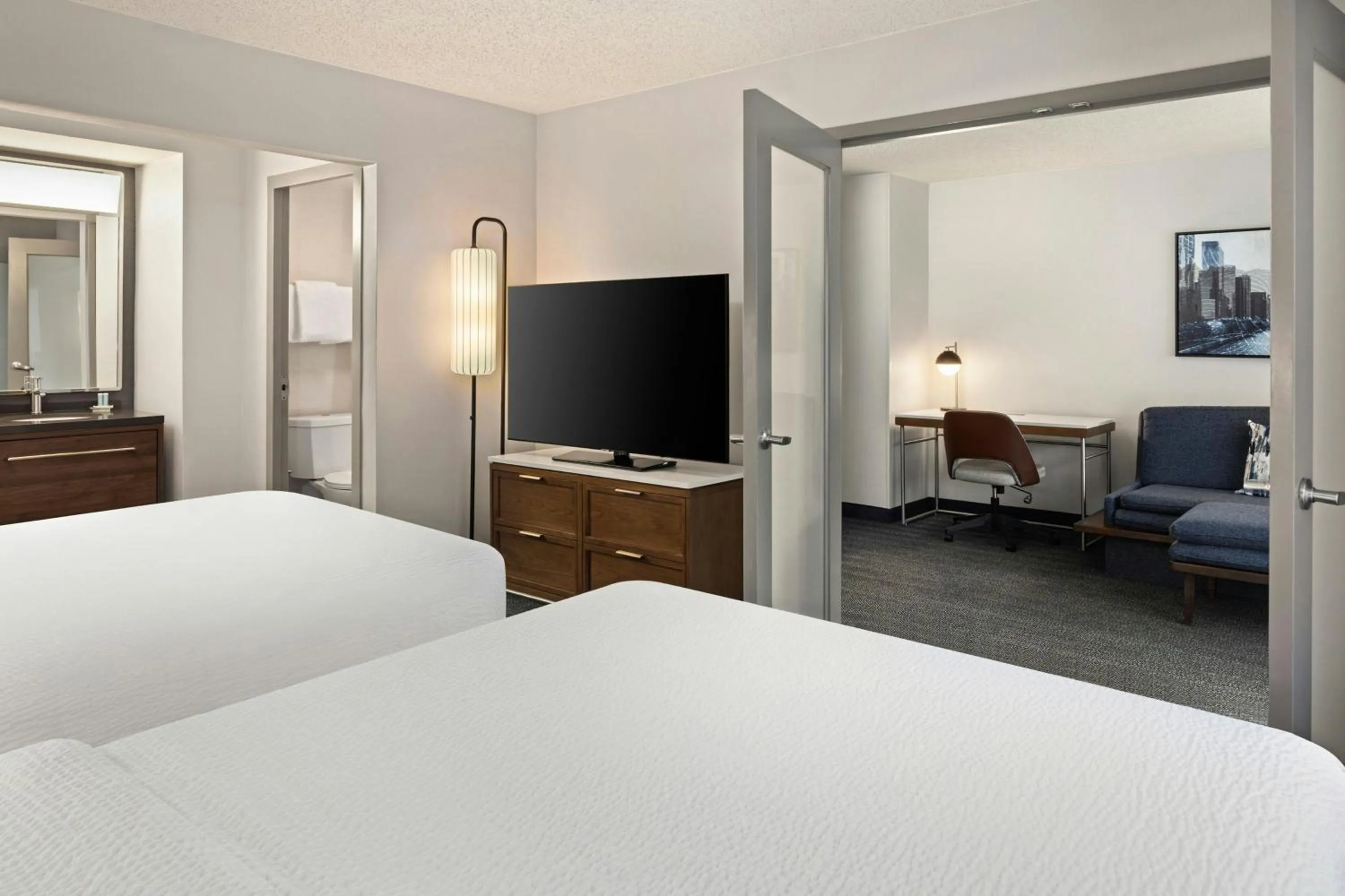 Photo of the whole room, Bed in Courtyard by Marriott Chicago Downtown/River North