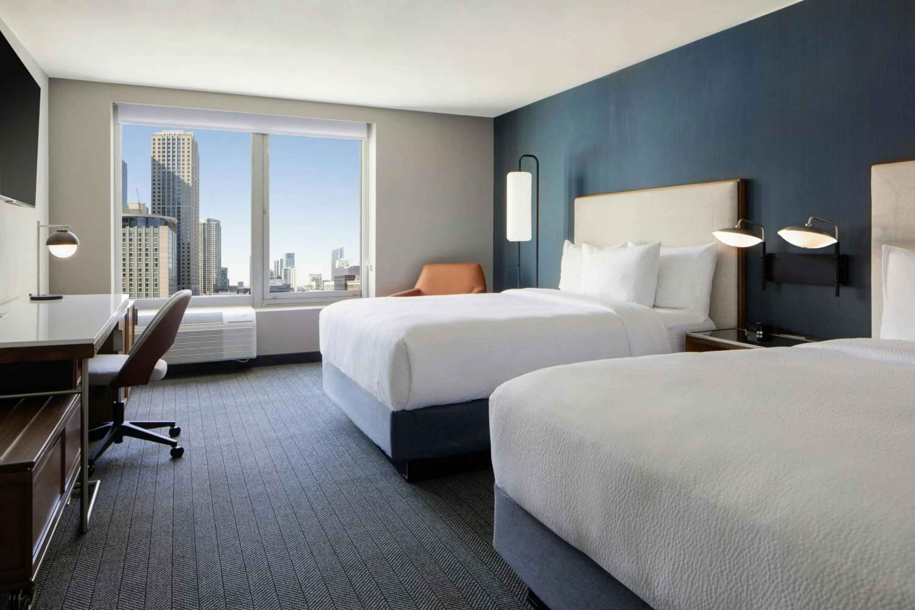 Photo of the whole room, Bed in Courtyard by Marriott Chicago Downtown/River North