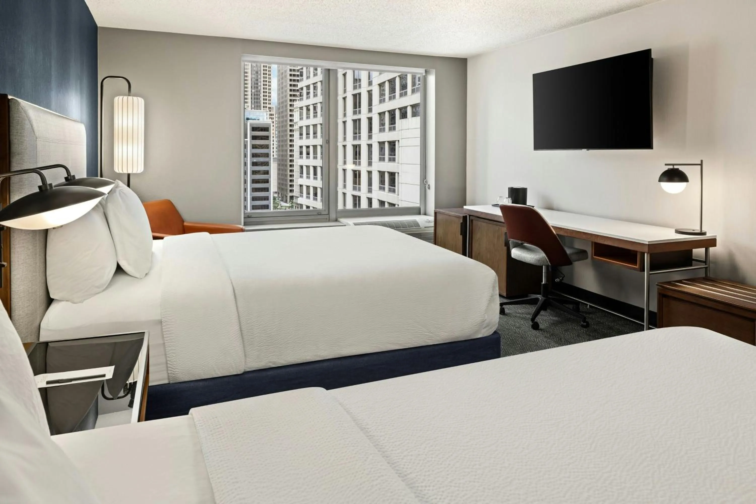 Photo of the whole room, Bed in Courtyard by Marriott Chicago Downtown/River North