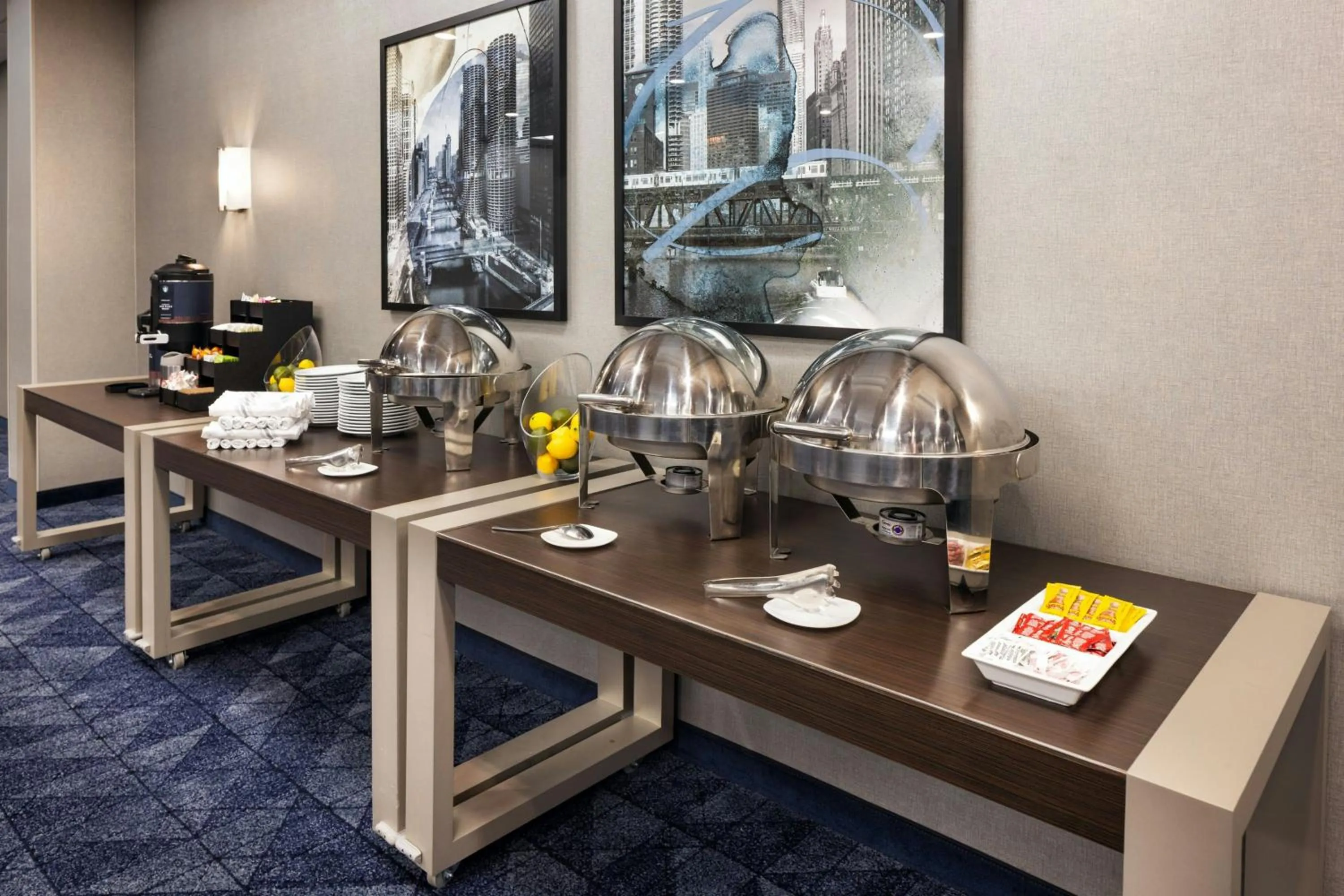 Meeting/conference room in Courtyard by Marriott Chicago Downtown/River North