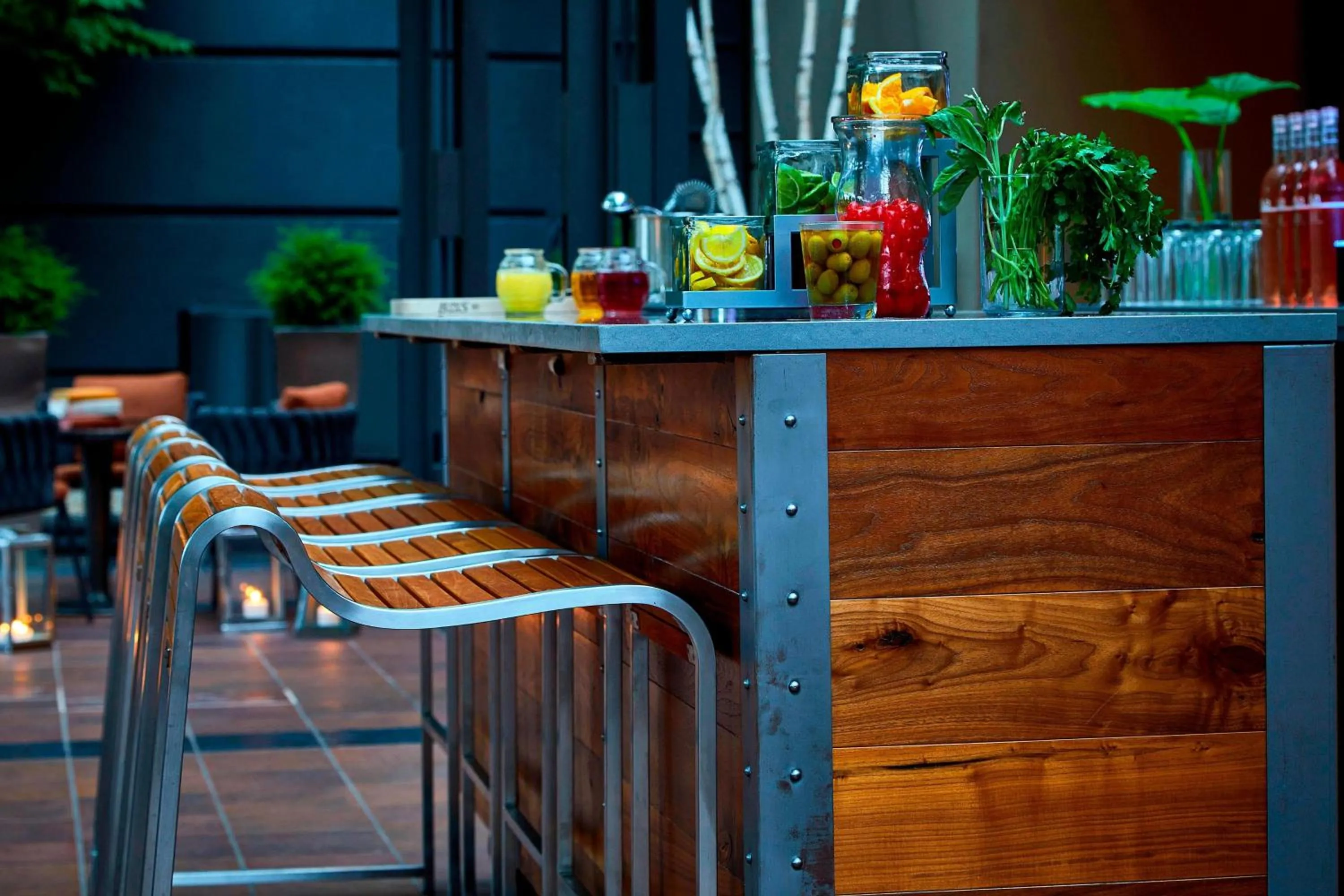 Lounge or bar in Renaissance Asheville Downtown Hotel