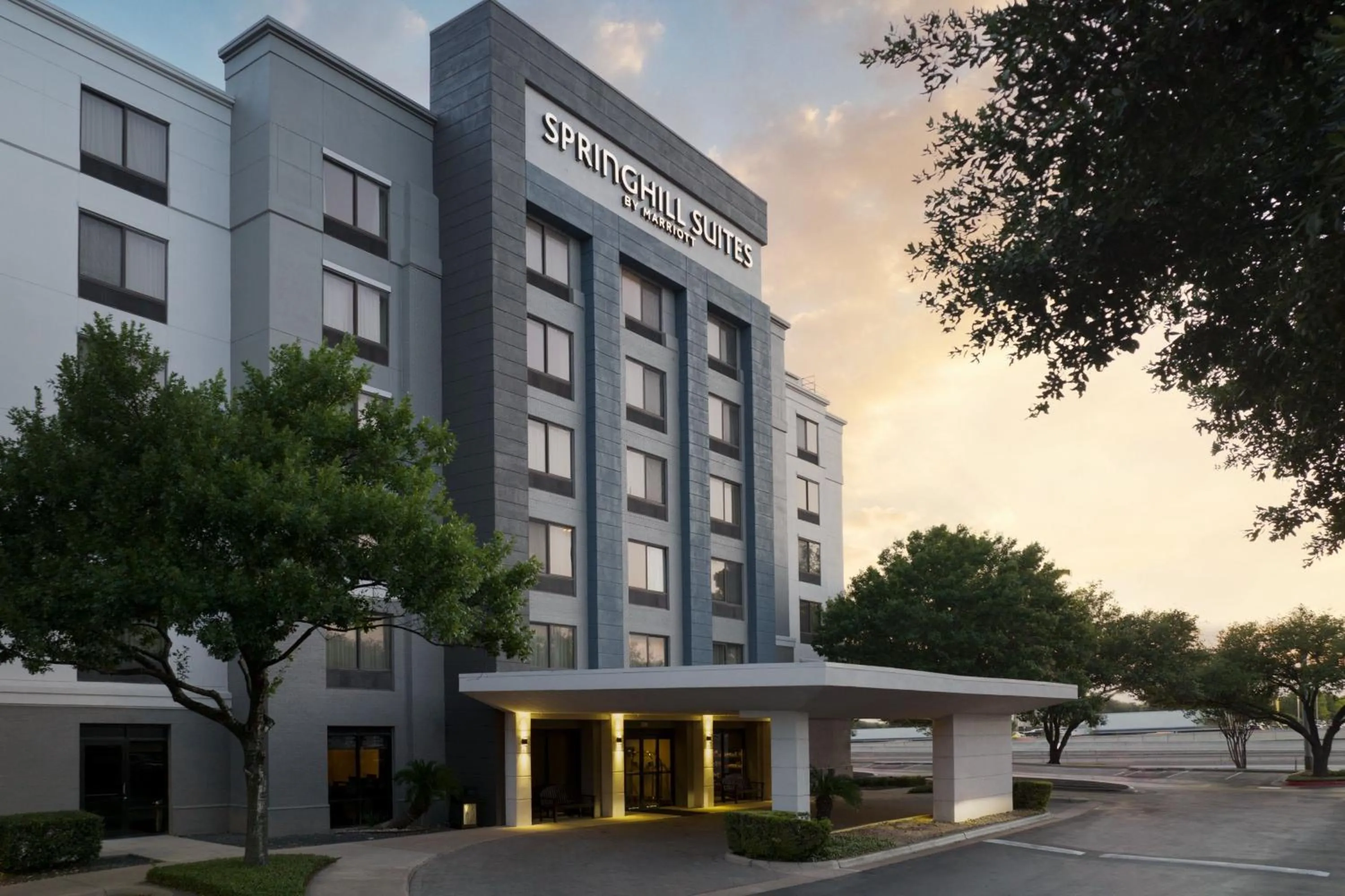 Property building in SpringHill Suites Austin South