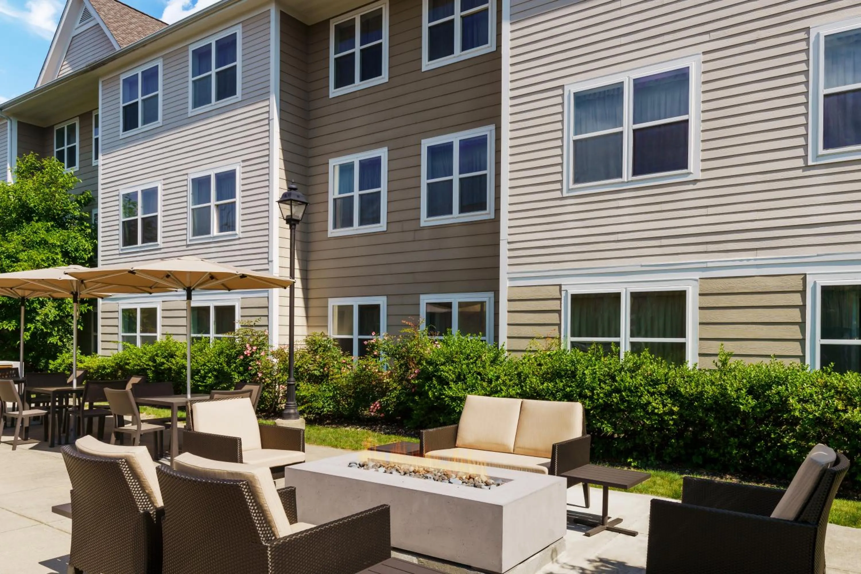 Patio in Residence Inn Boston Franklin