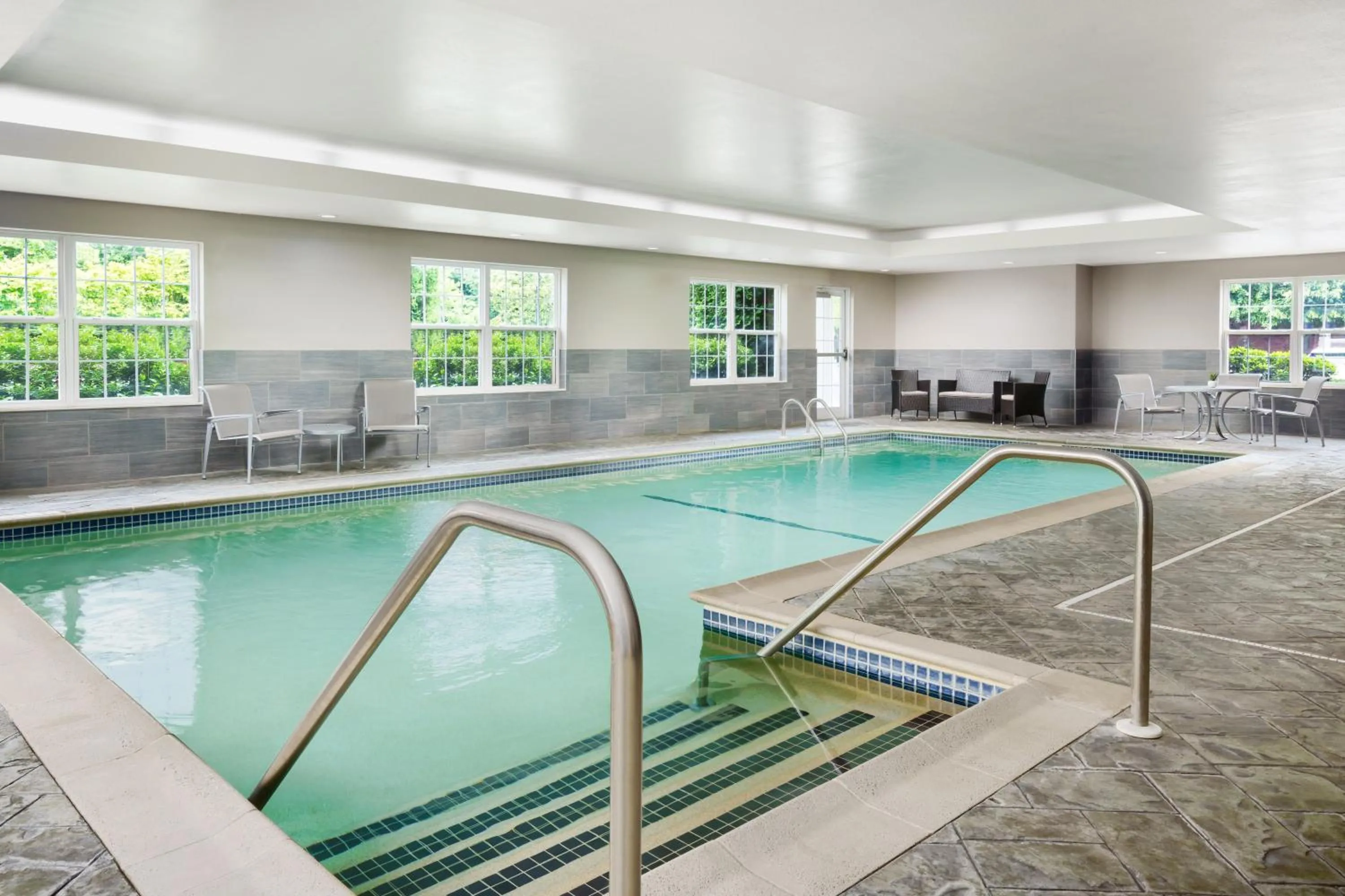Swimming pool in Residence Inn Boston Franklin
