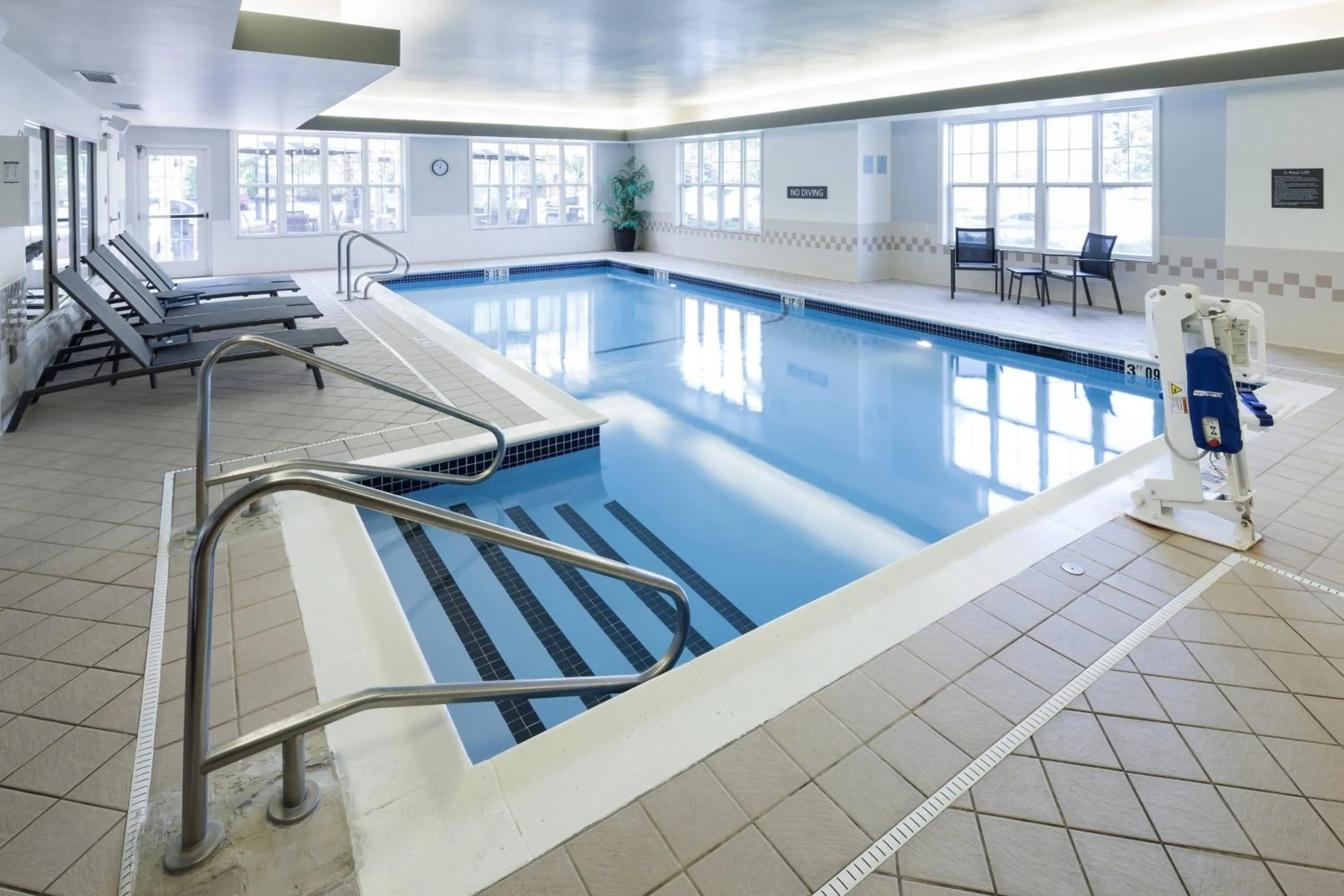 Swimming pool in Residence Inn by Marriott Boston Marlborough